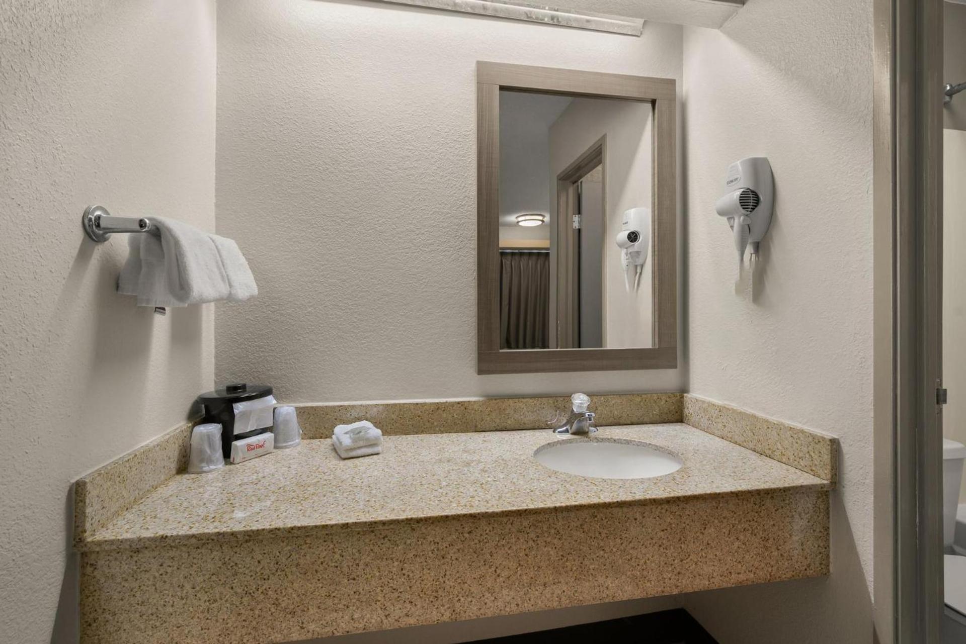 Red Roof Inn Detroit - Royal Oak/Madison Heights photo 27
