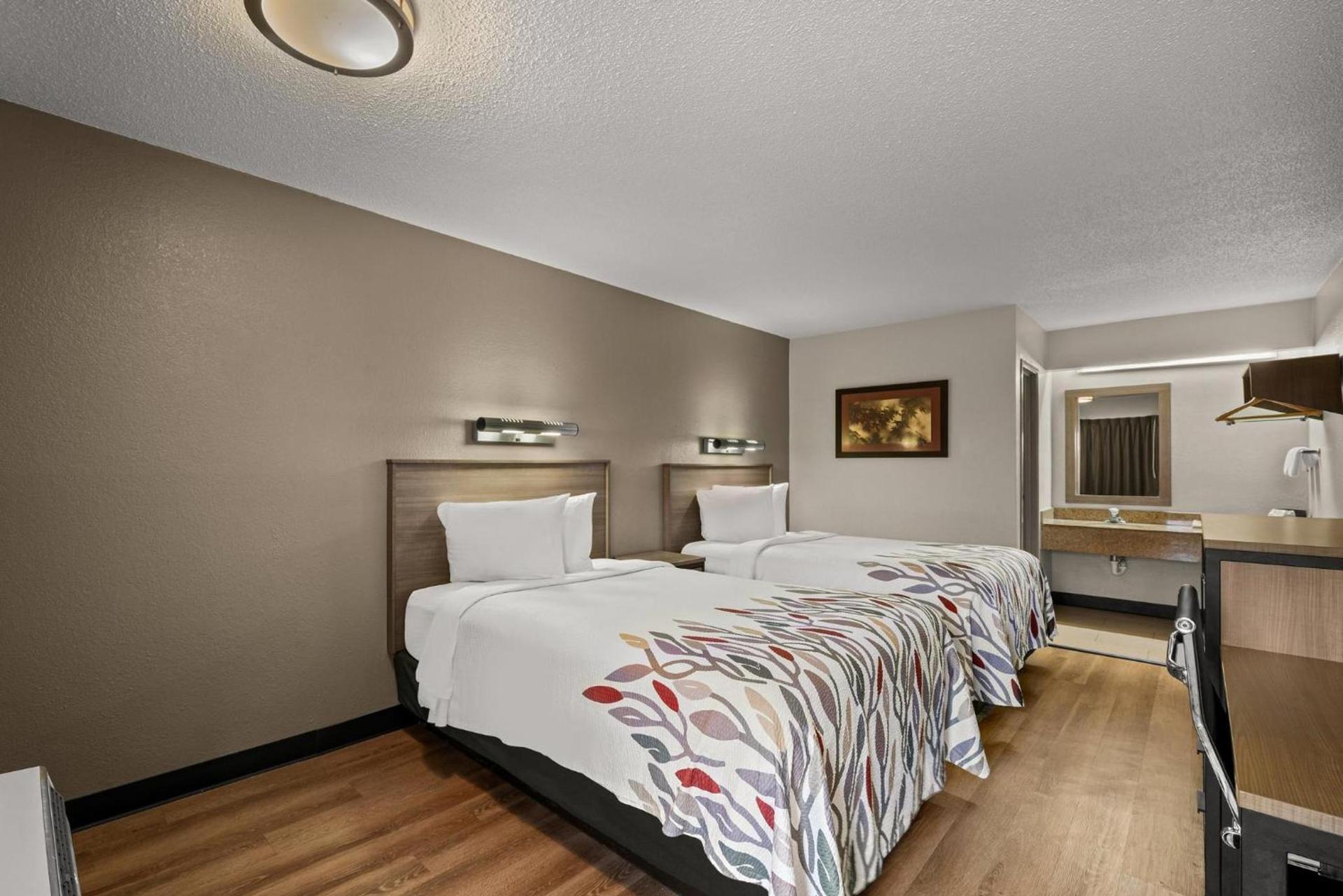 Red Roof Inn Detroit - Royal Oak/Madison Heights photo 13