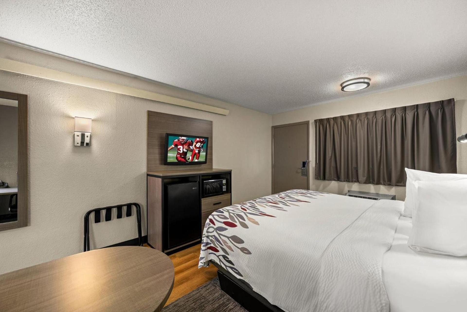 Red Roof Inn Detroit - Royal Oak/Madison Heights photo 18