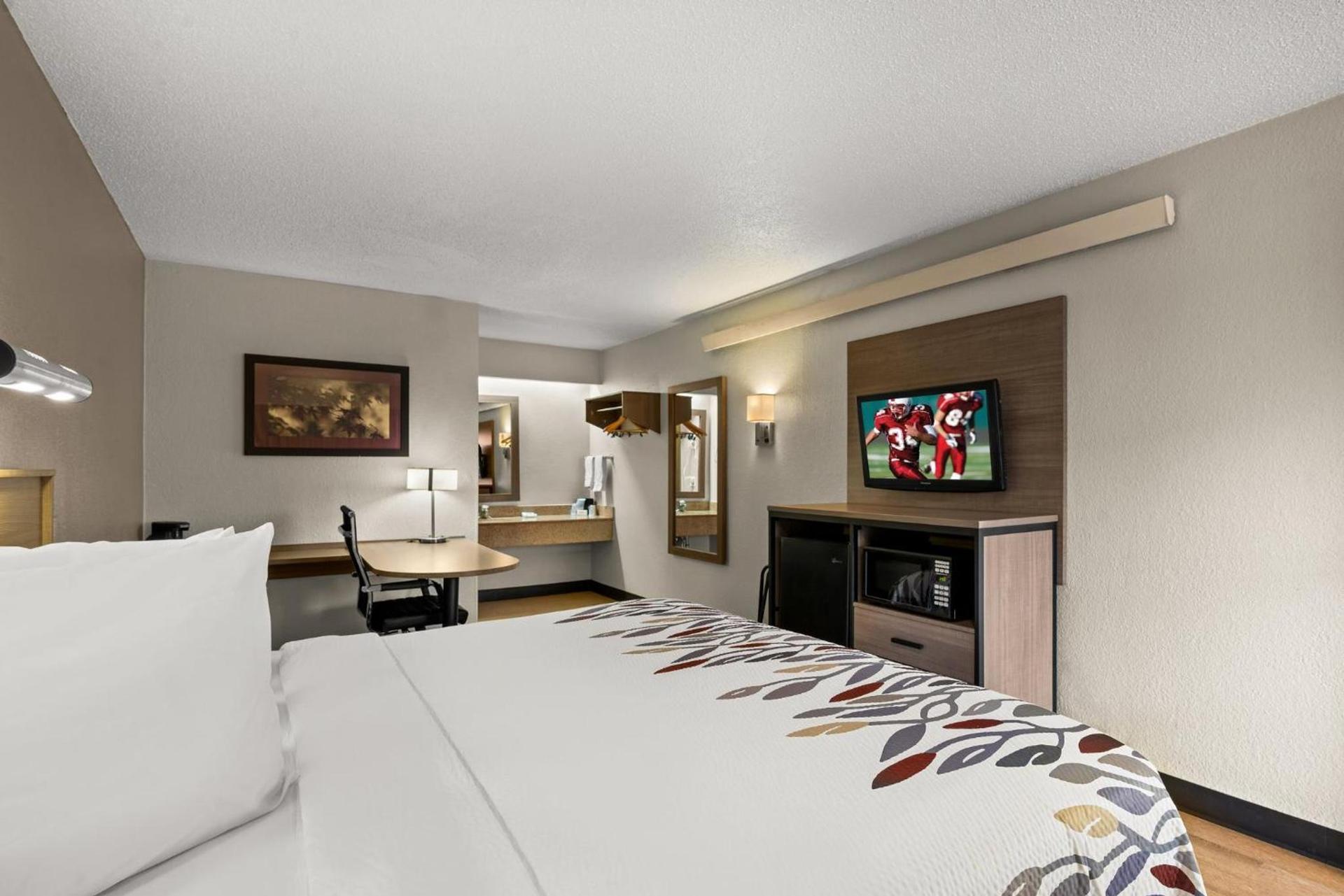 Red Roof Inn Detroit - Royal Oak/Madison Heights photo 19
