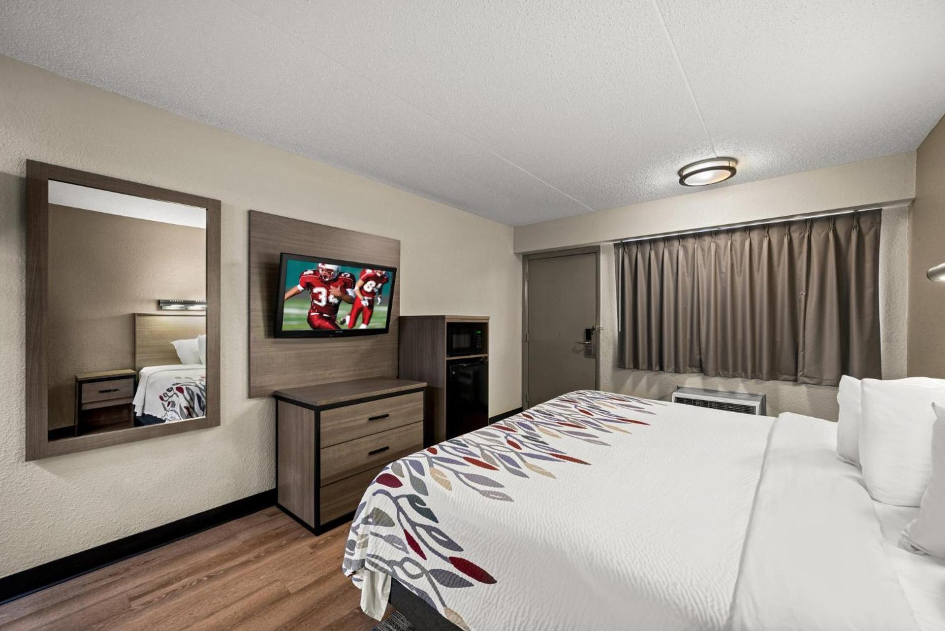 Red Roof Inn Detroit - Royal Oak/Madison Heights photo 23
