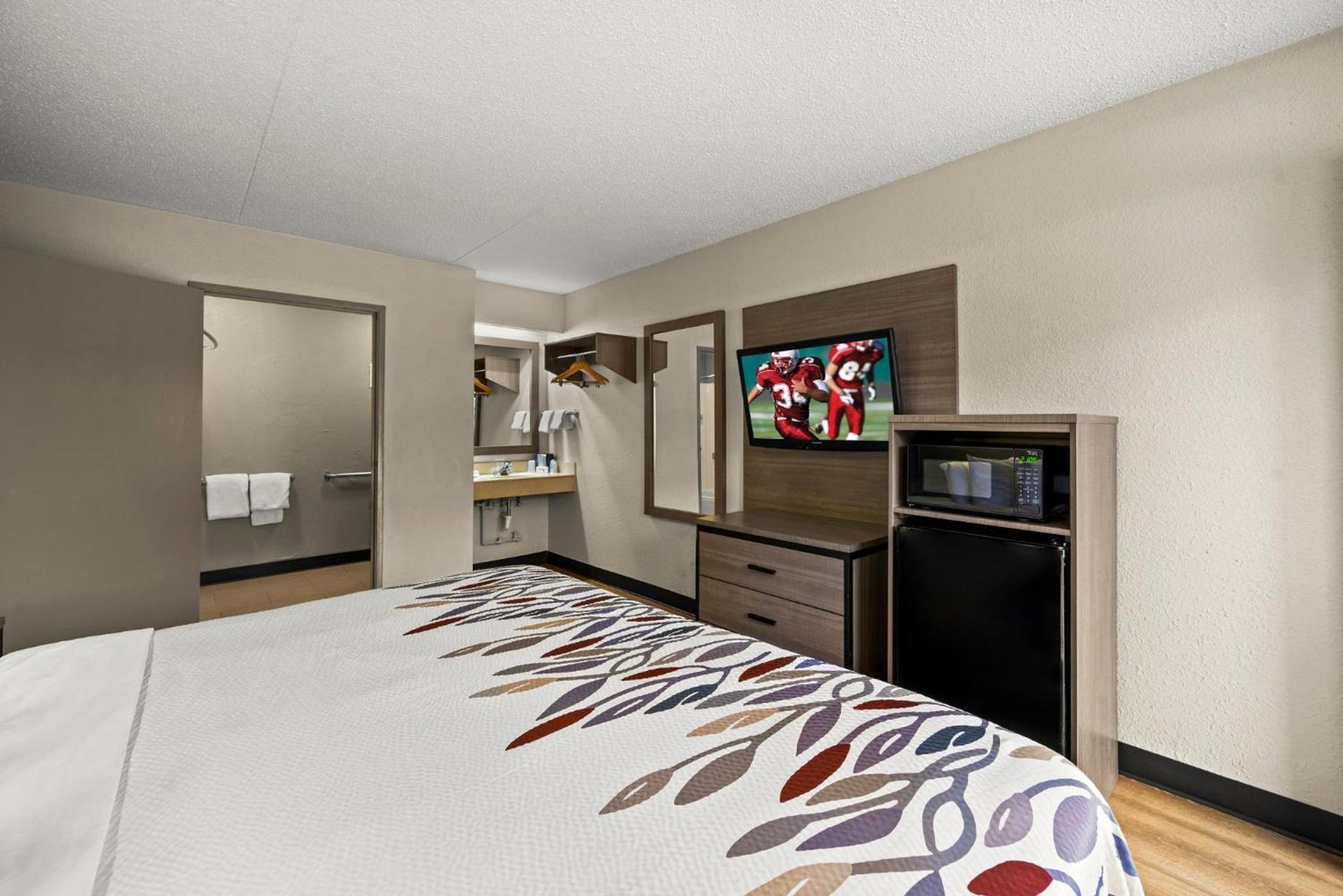 Red Roof Inn Detroit - Royal Oak/Madison Heights photo 24