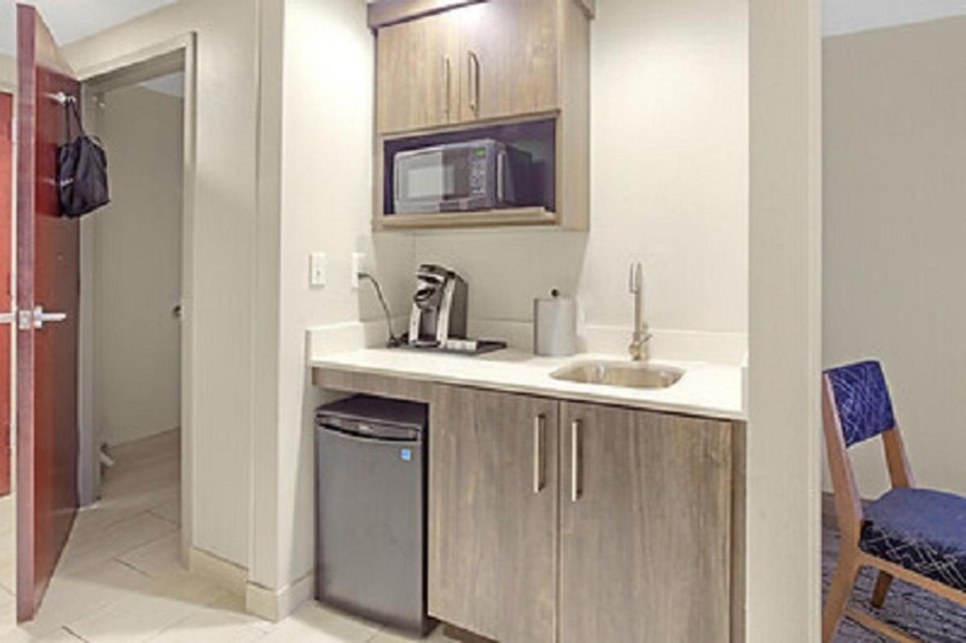 Holiday Inn Express - Gulfport Beach by IHG photo 79