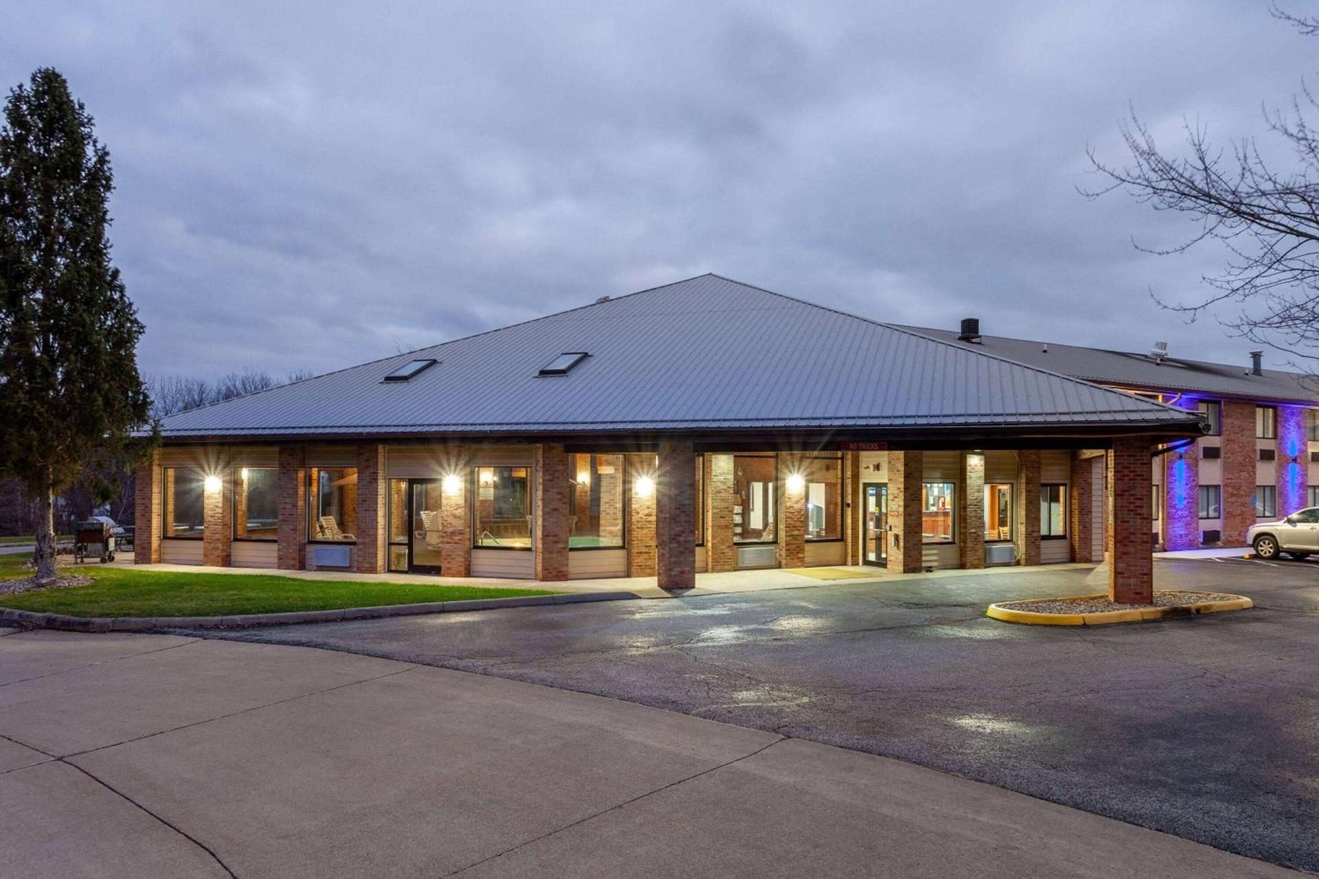 Days Inn by Wyndham Wooster — hotel in Wooster