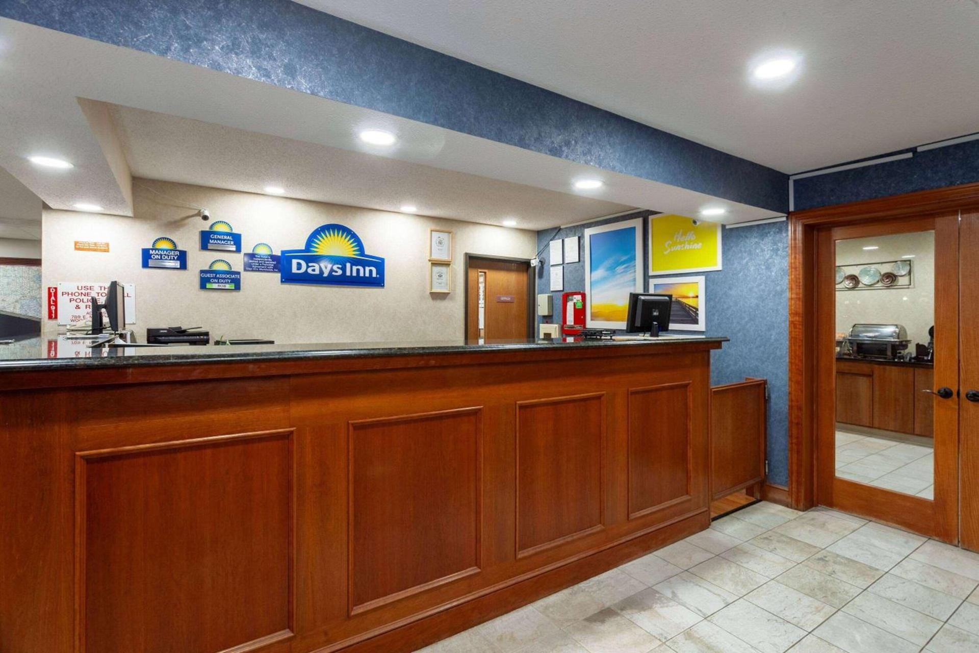 Days Inn by Wyndham Wooster photo 4
