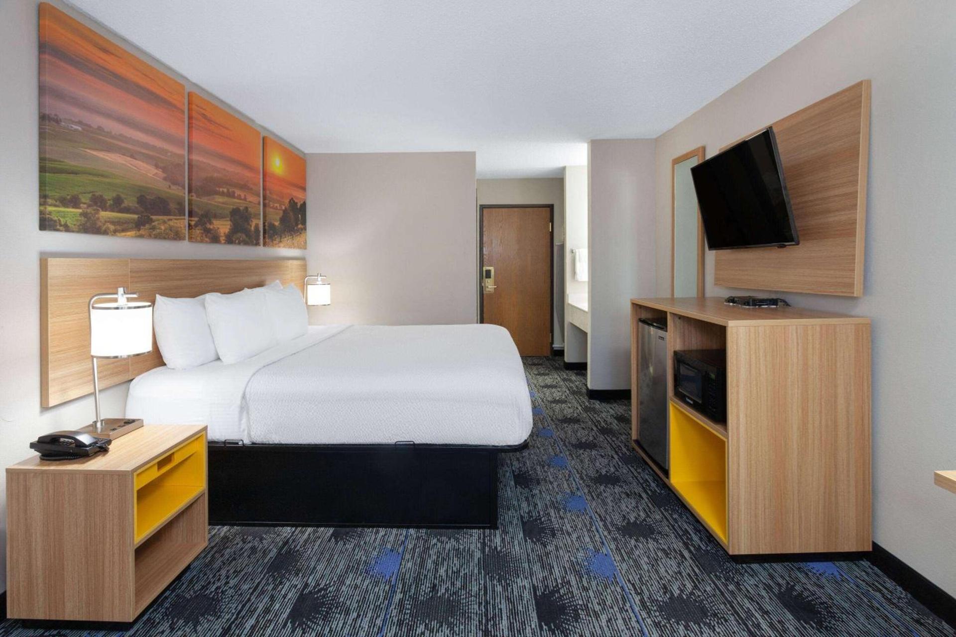 Days Inn by Wyndham Wooster photo 14