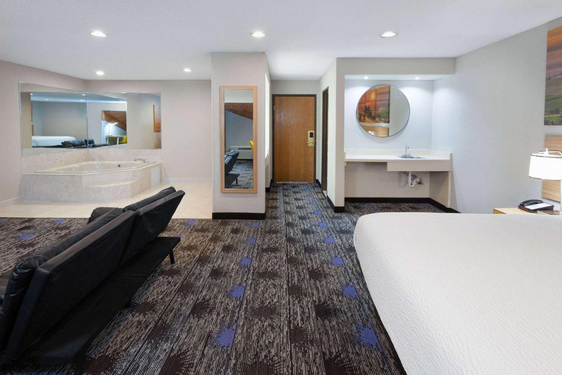 Days Inn by Wyndham Wooster photo 23