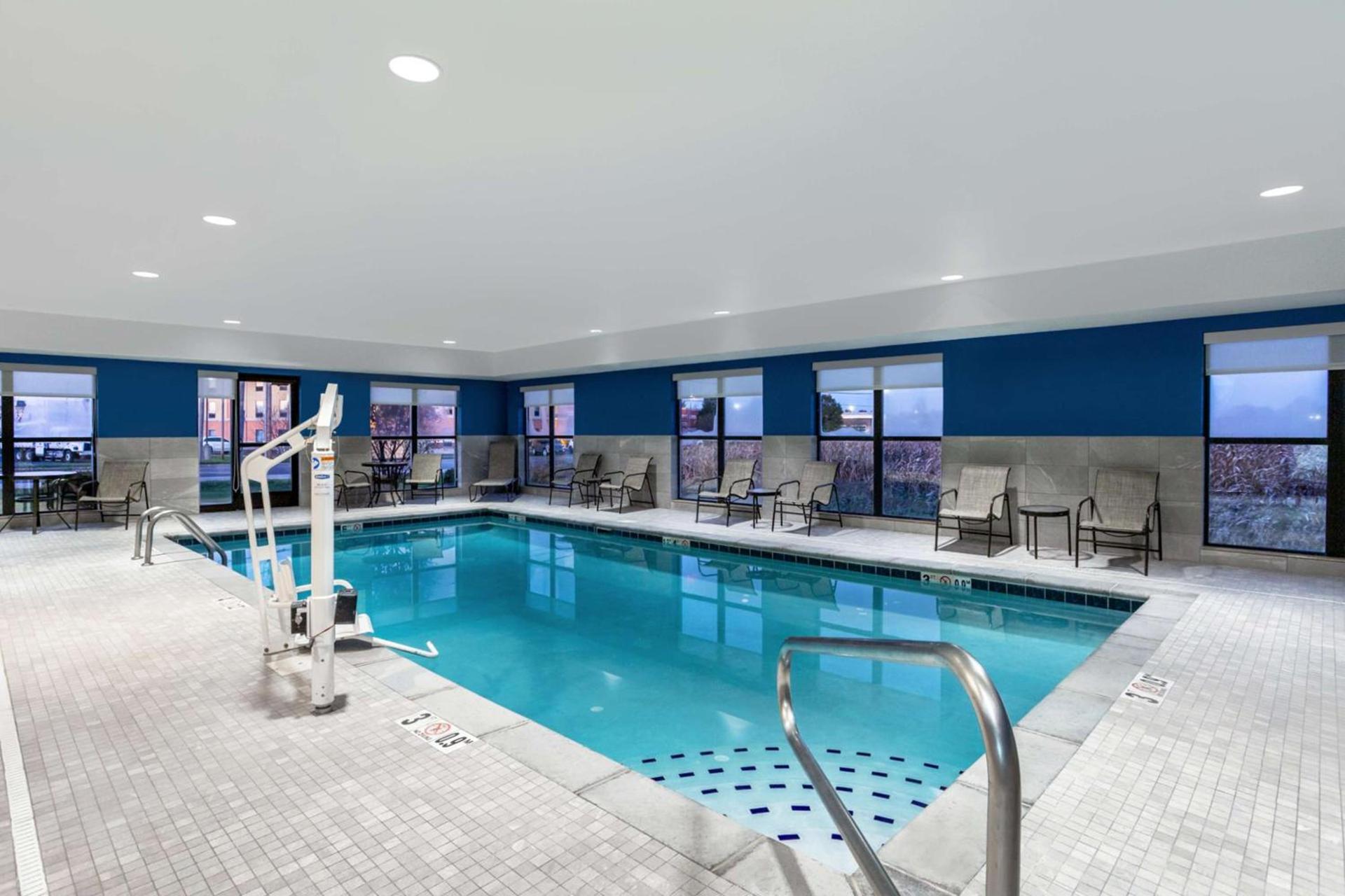 Hampton Inn & Suites Muncie photo 8