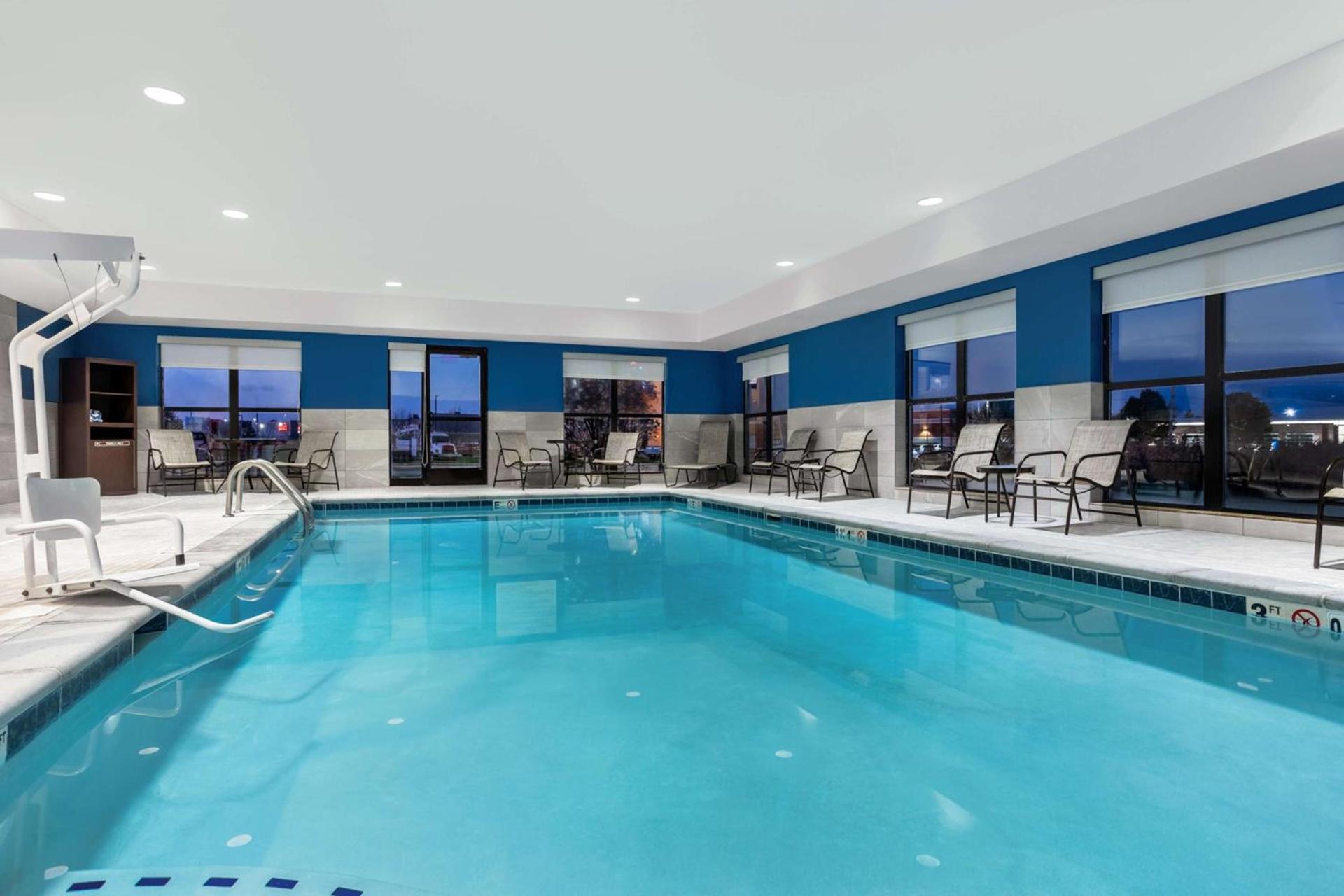 Hampton Inn & Suites Muncie photo 9