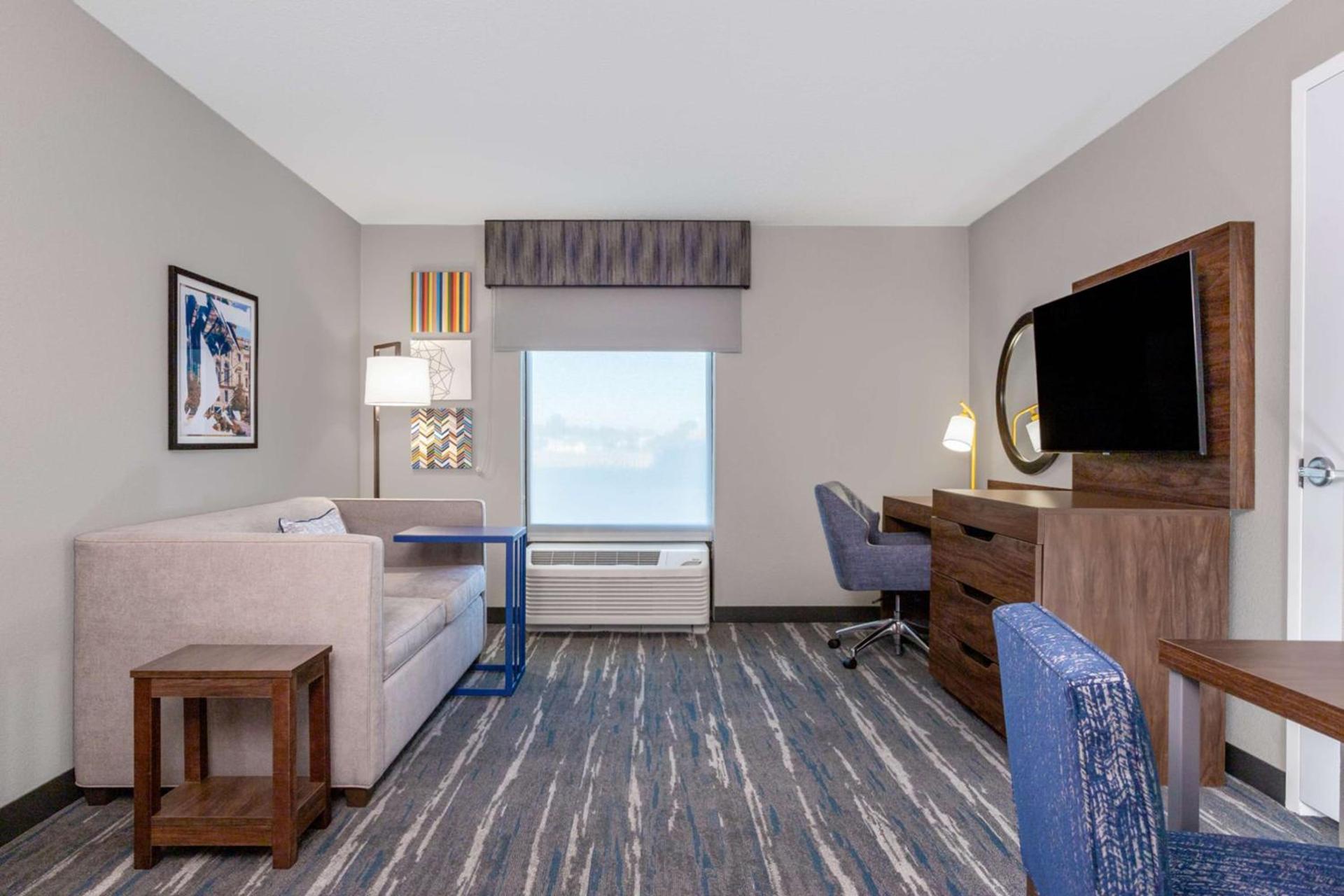 Hampton Inn & Suites Muncie photo 14