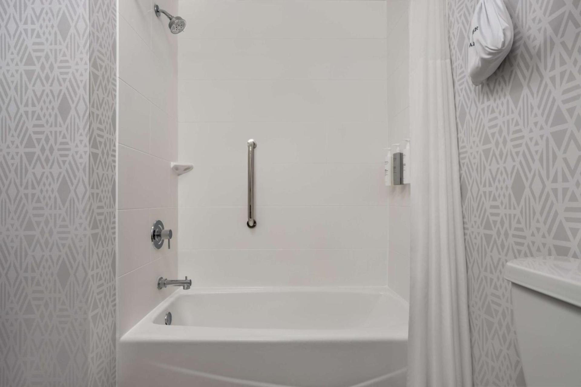 Hampton Inn & Suites Muncie photo 16