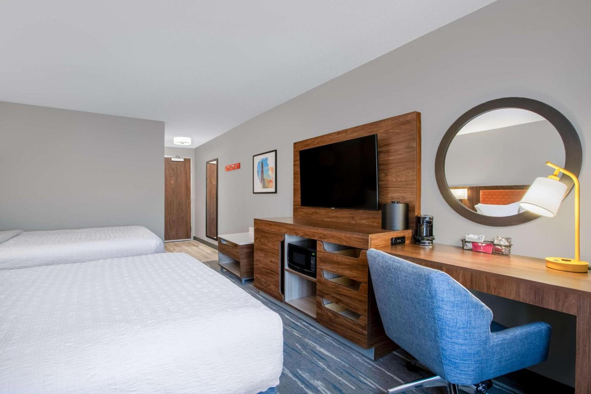 Hampton Inn & Suites Muncie photo 22