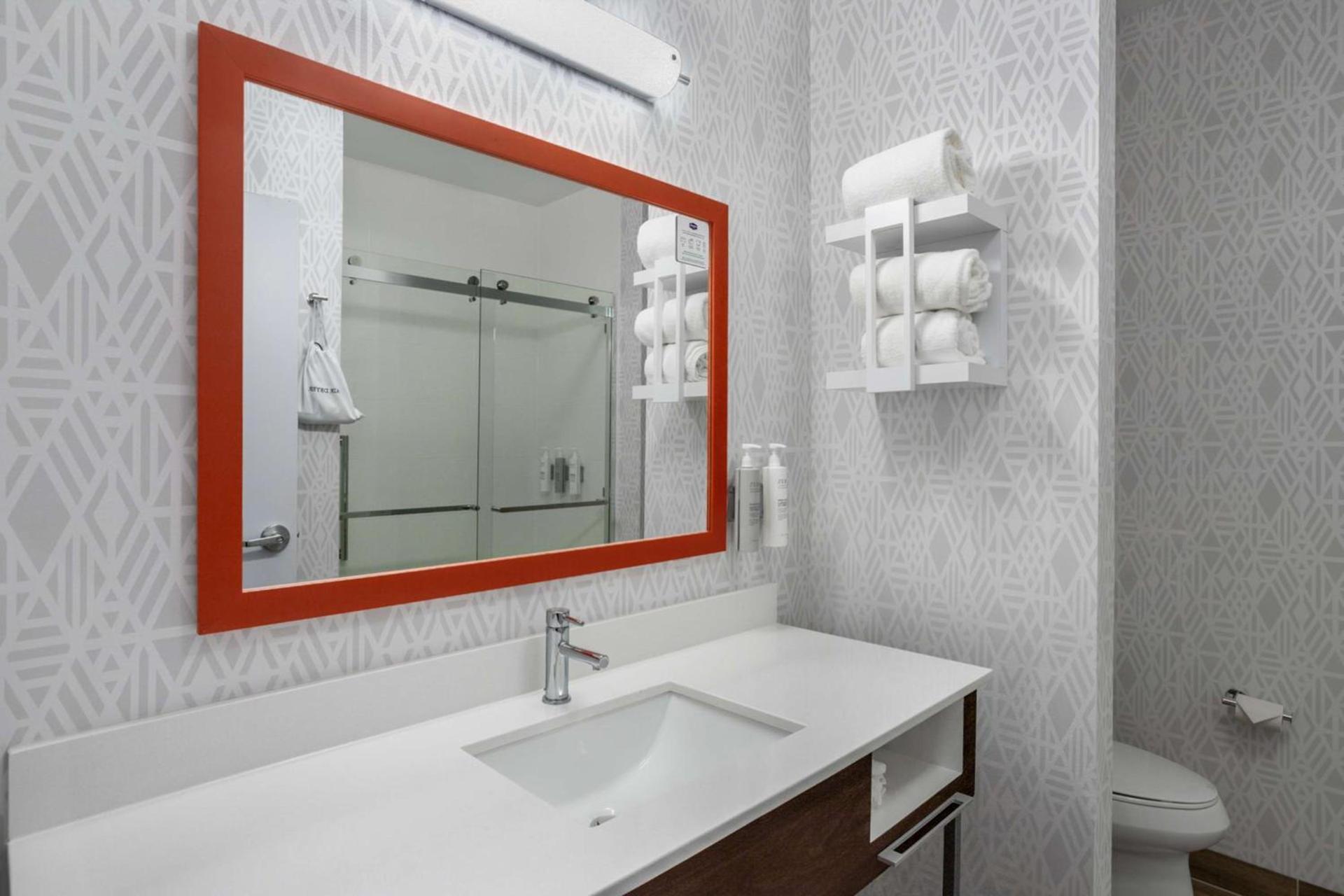 Hampton Inn & Suites Muncie photo 21