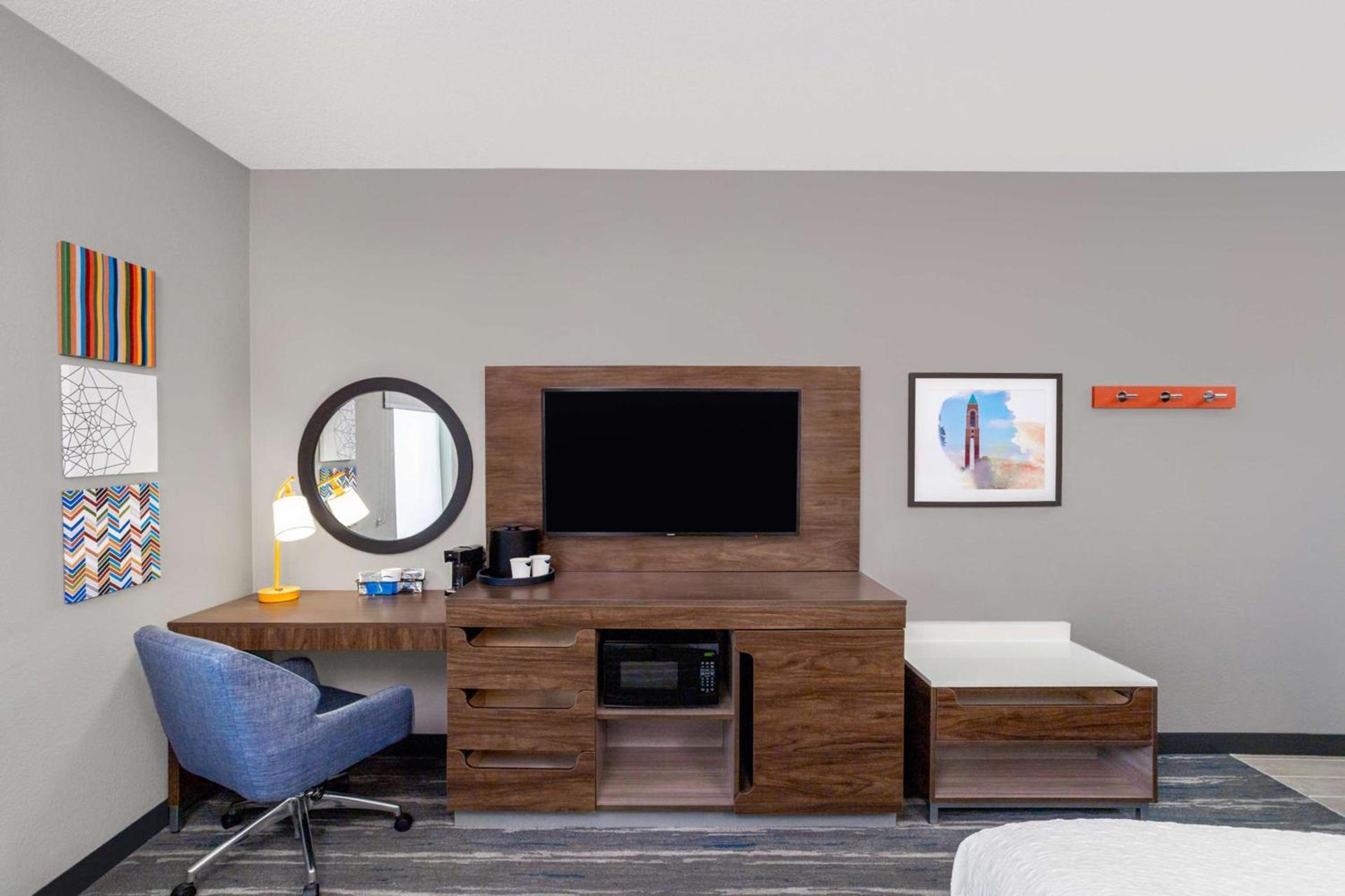 Hampton Inn & Suites Muncie photo 28