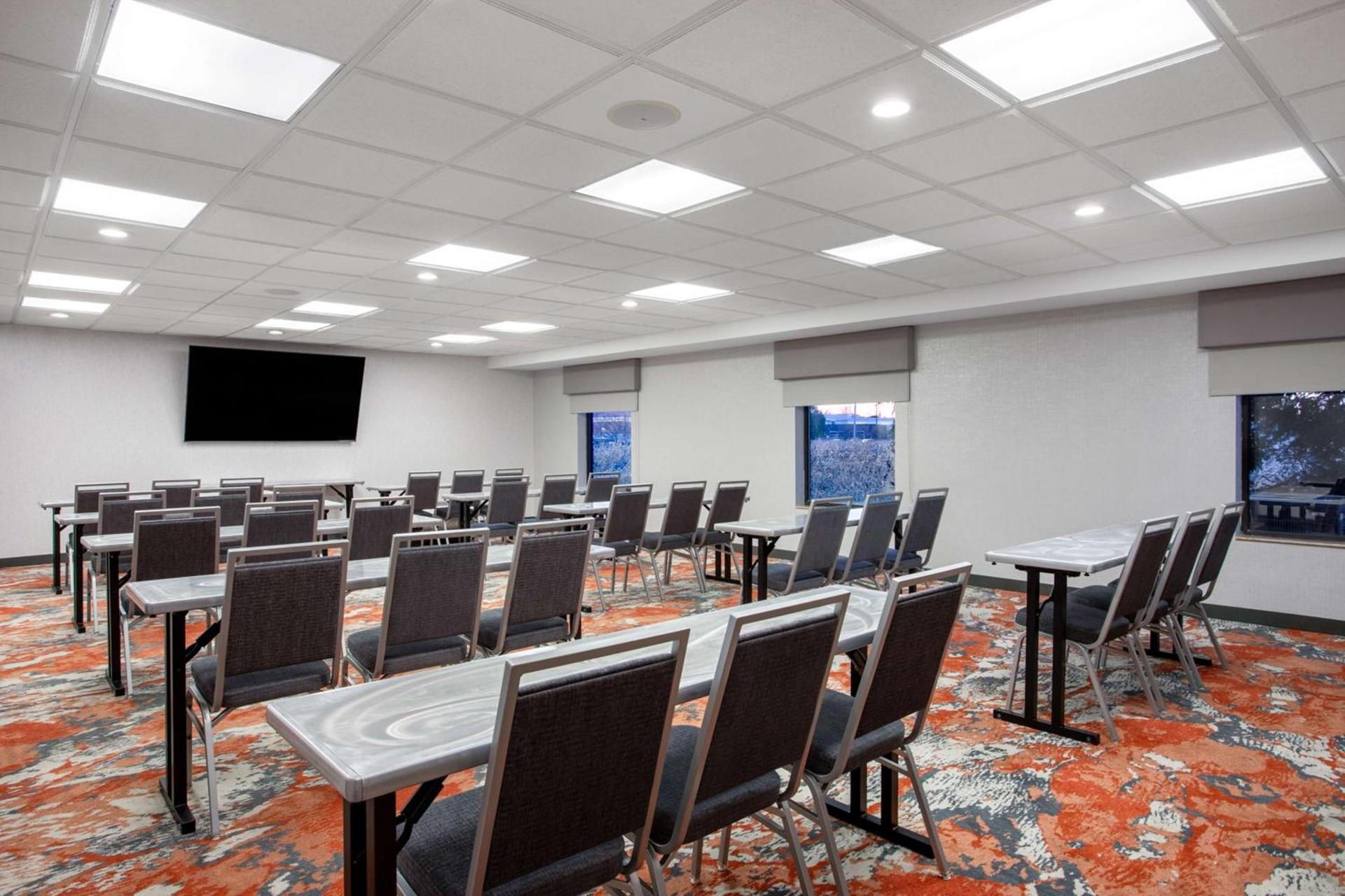 Hampton Inn & Suites Muncie photo 32