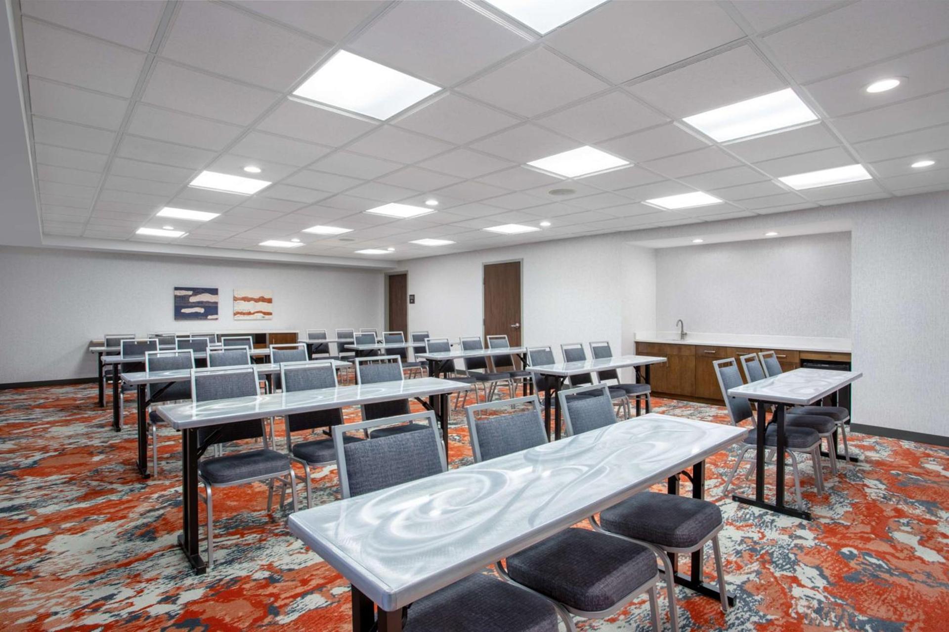 Hampton Inn & Suites Muncie photo 33
