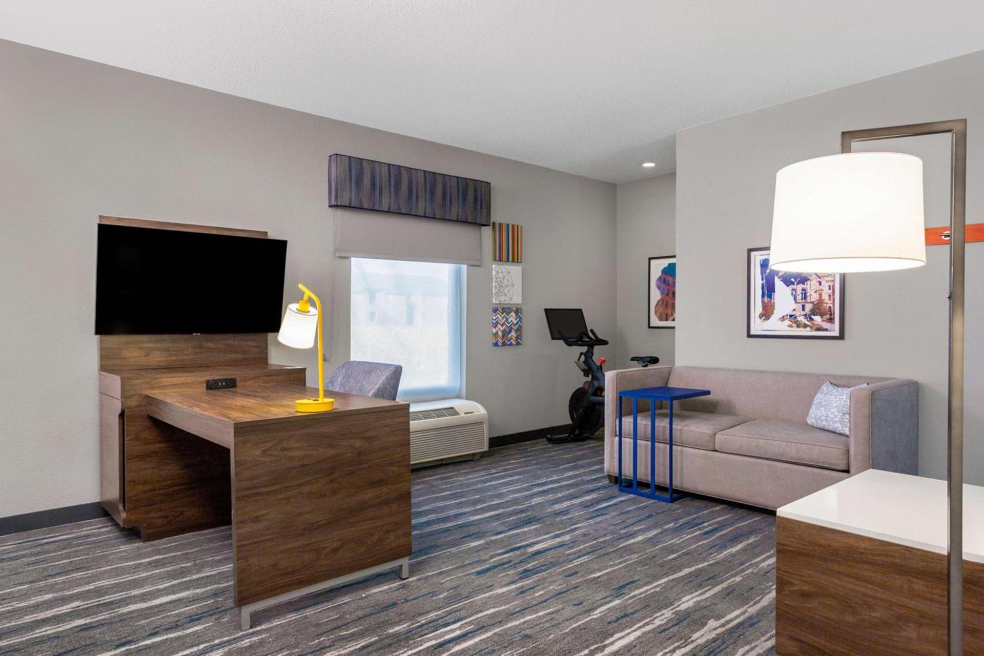 Hampton Inn & Suites Muncie photo 34