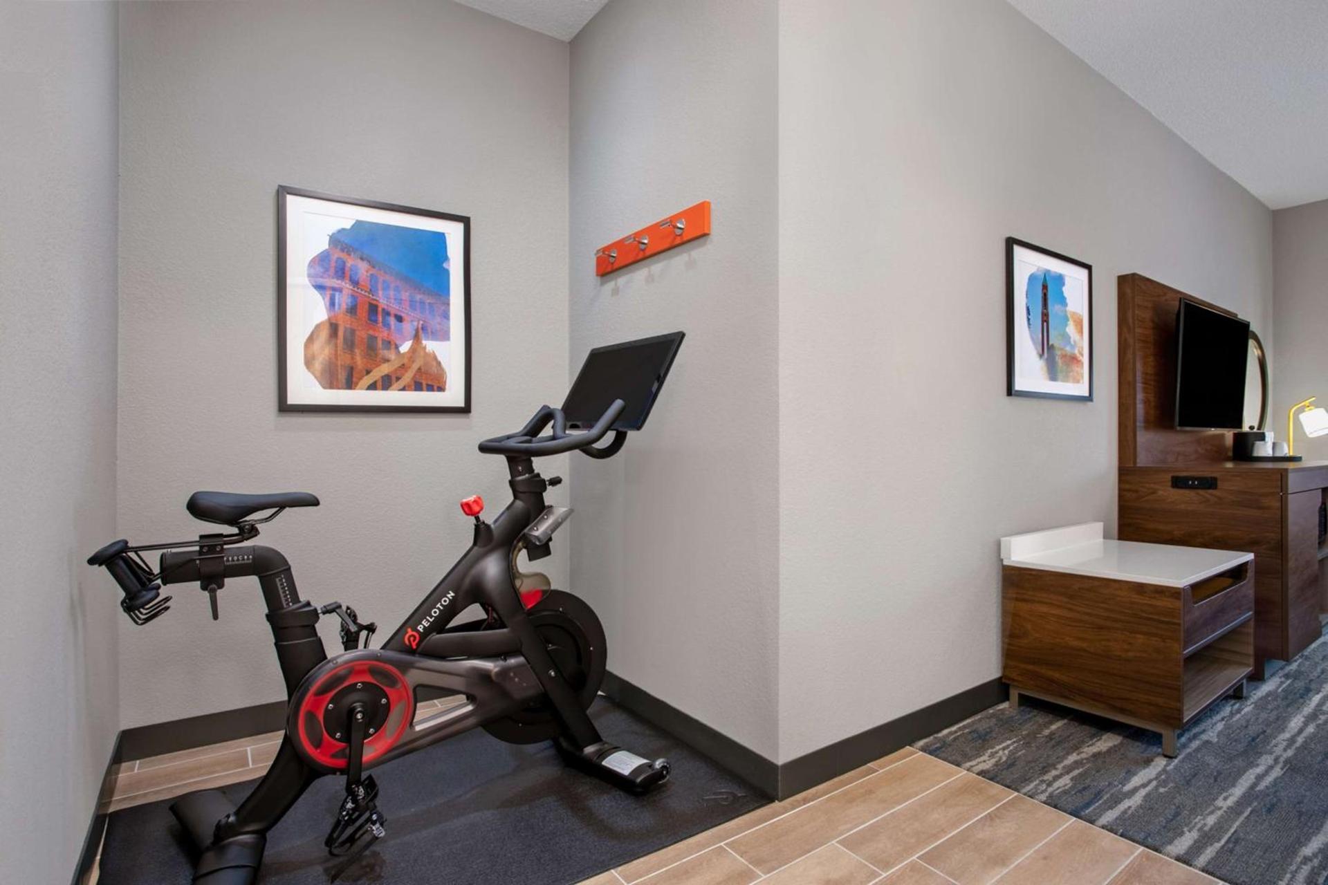 Hampton Inn & Suites Muncie photo 35