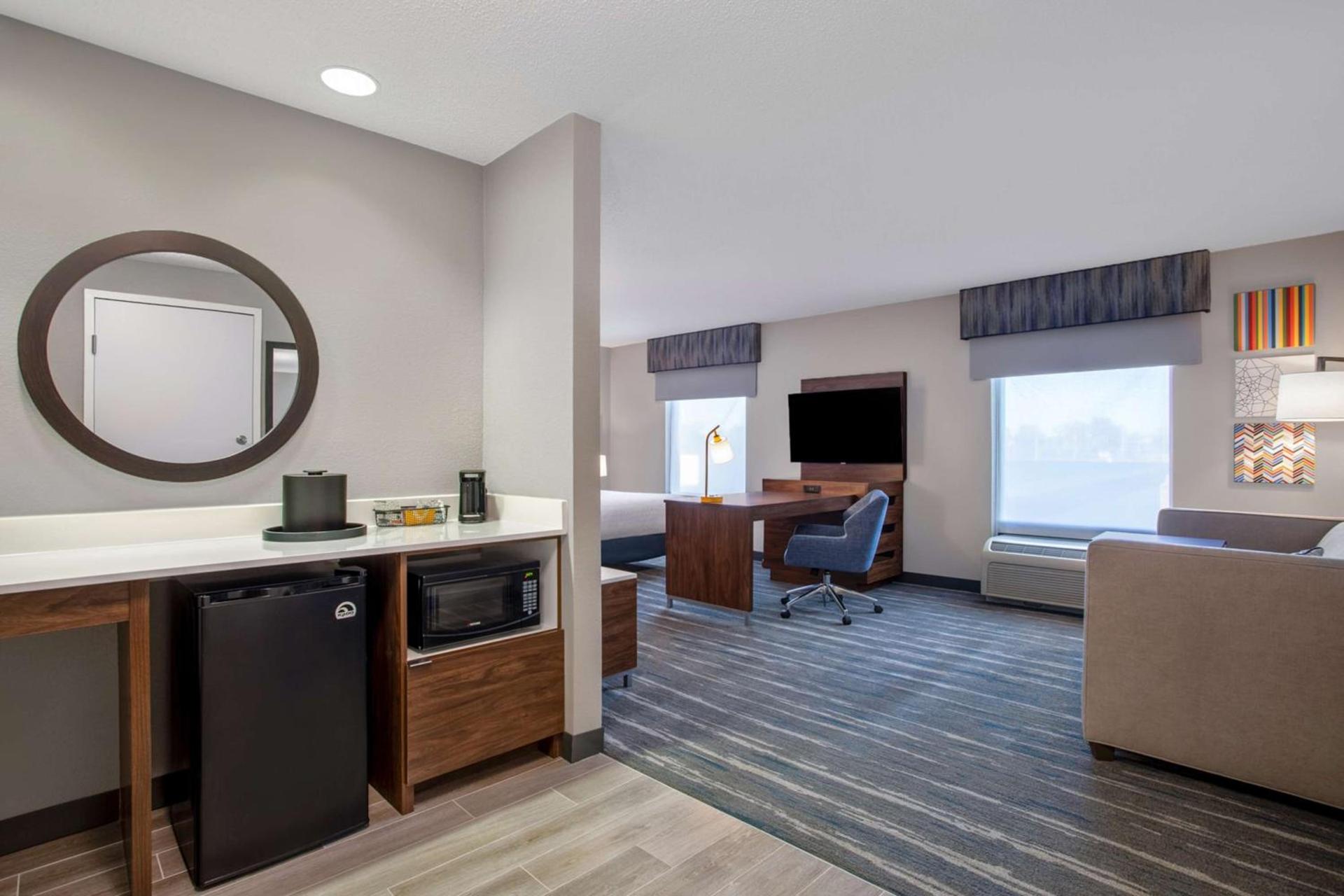 Hampton Inn & Suites Muncie photo 36