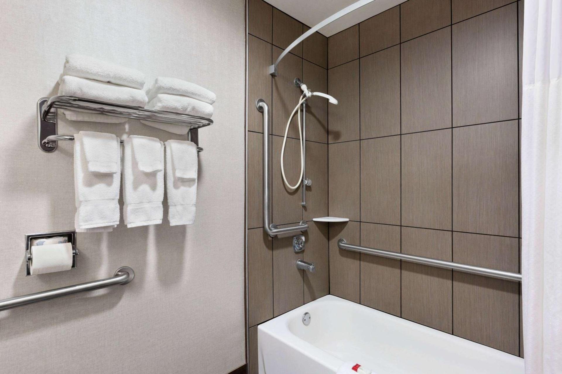 Baymont by Wyndham Lithia Springs Atlanta photo 15