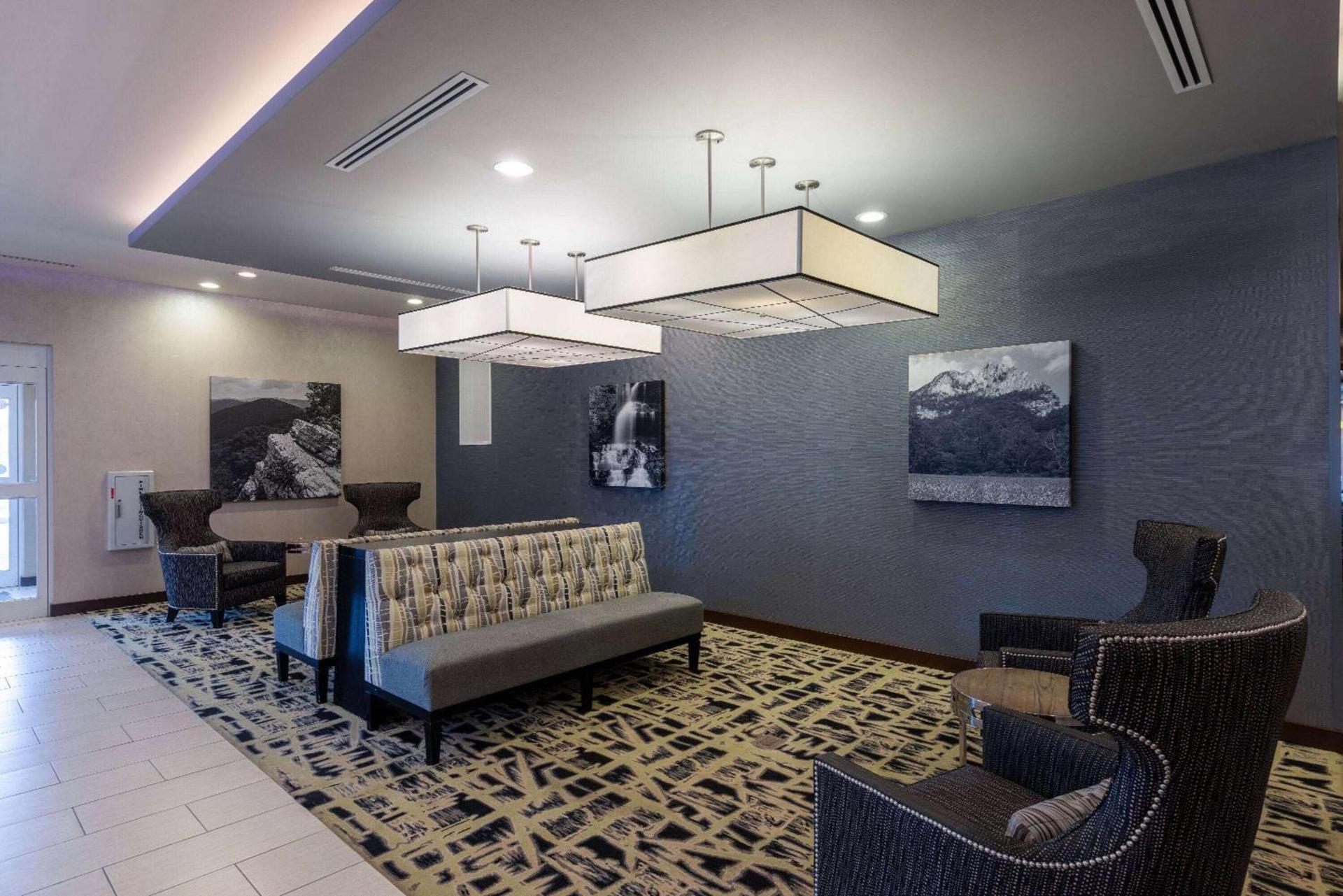 La Quinta by Wyndham Morgantown photo 8