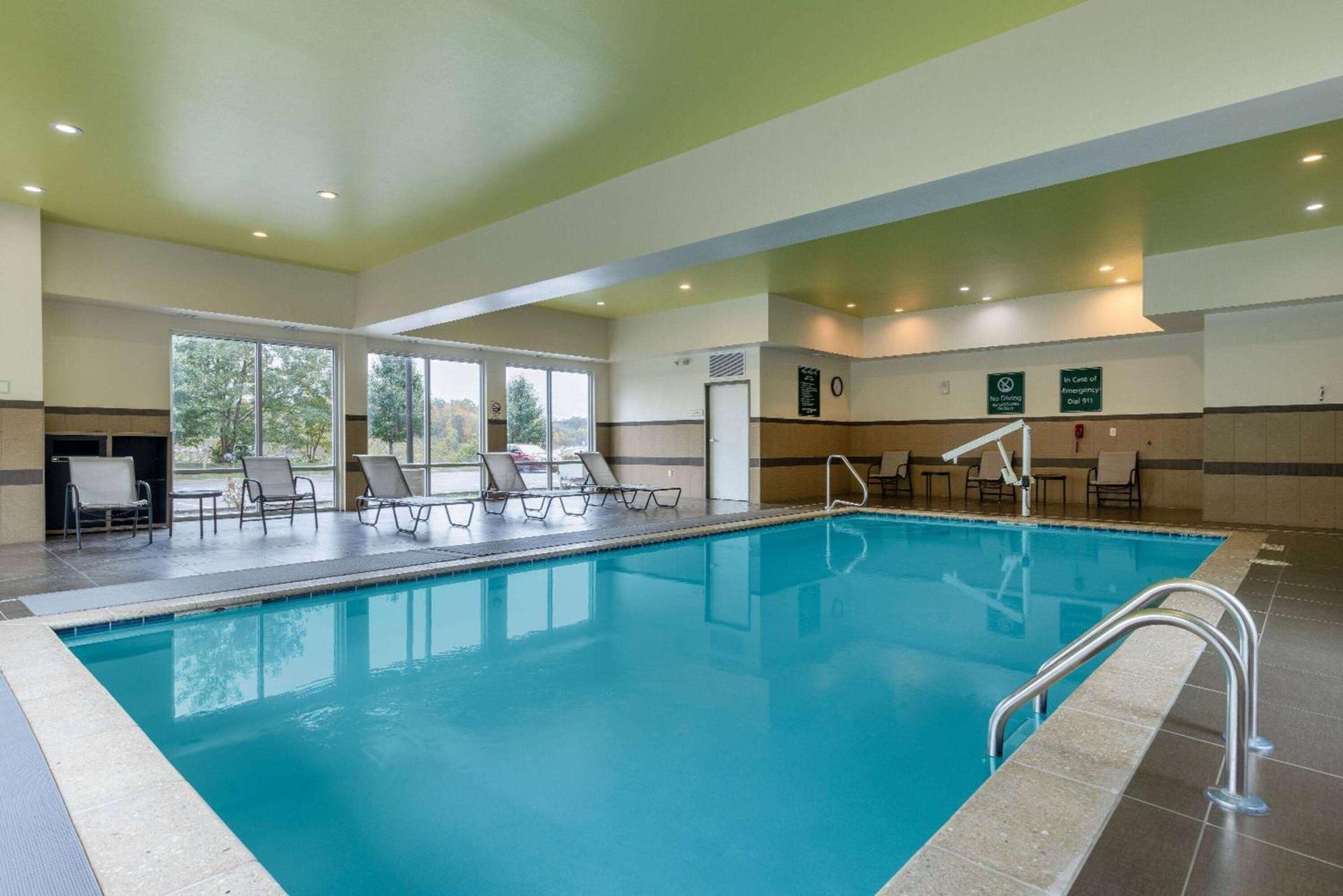 La Quinta by Wyndham Morgantown photo 11