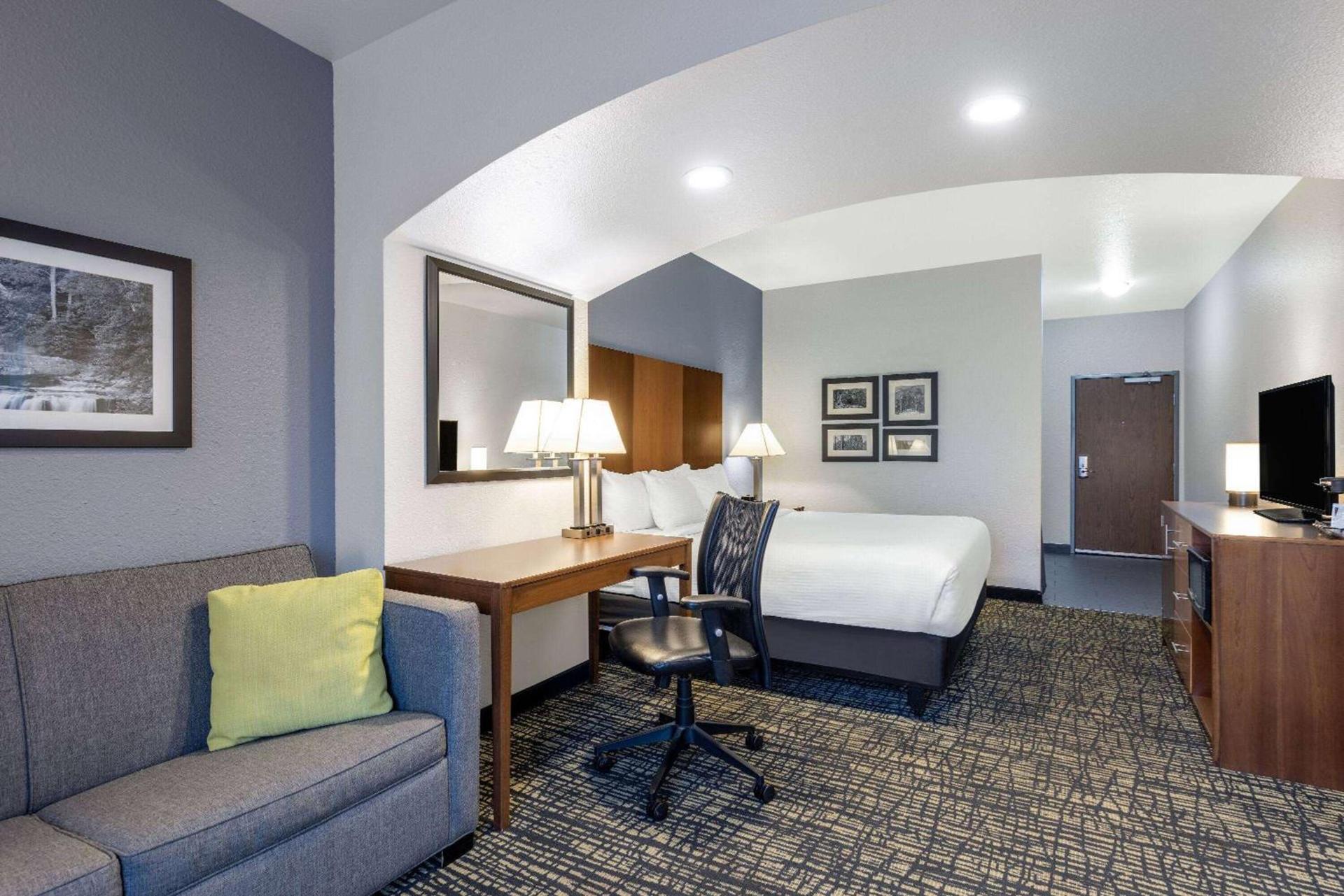 La Quinta by Wyndham Morgantown photo 41