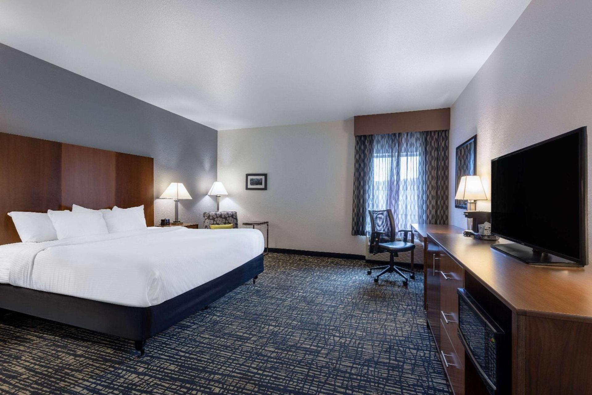 La Quinta by Wyndham Morgantown photo 42
