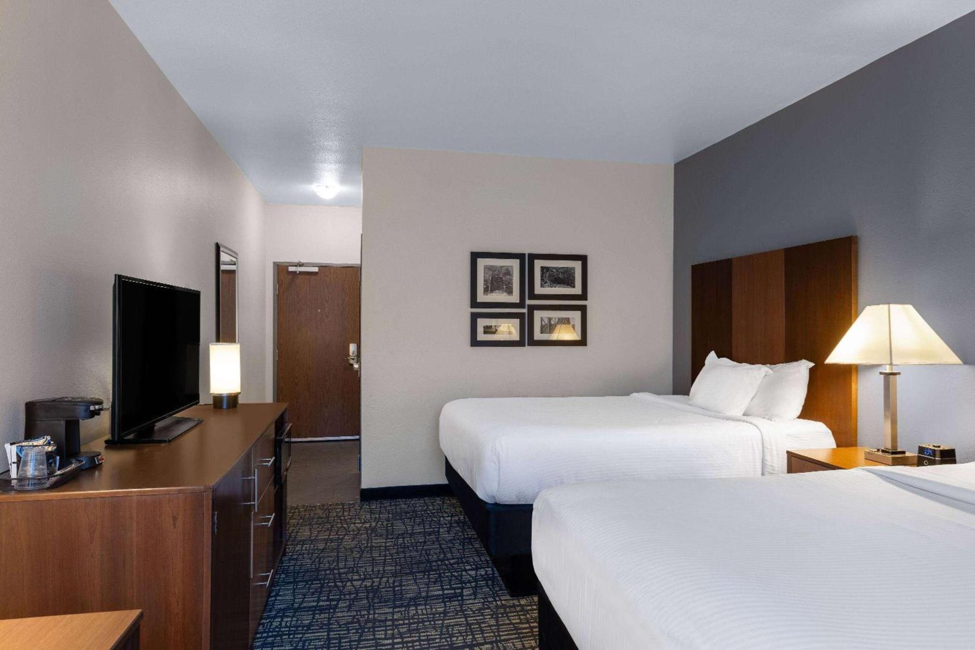 La Quinta by Wyndham Morgantown photo 45