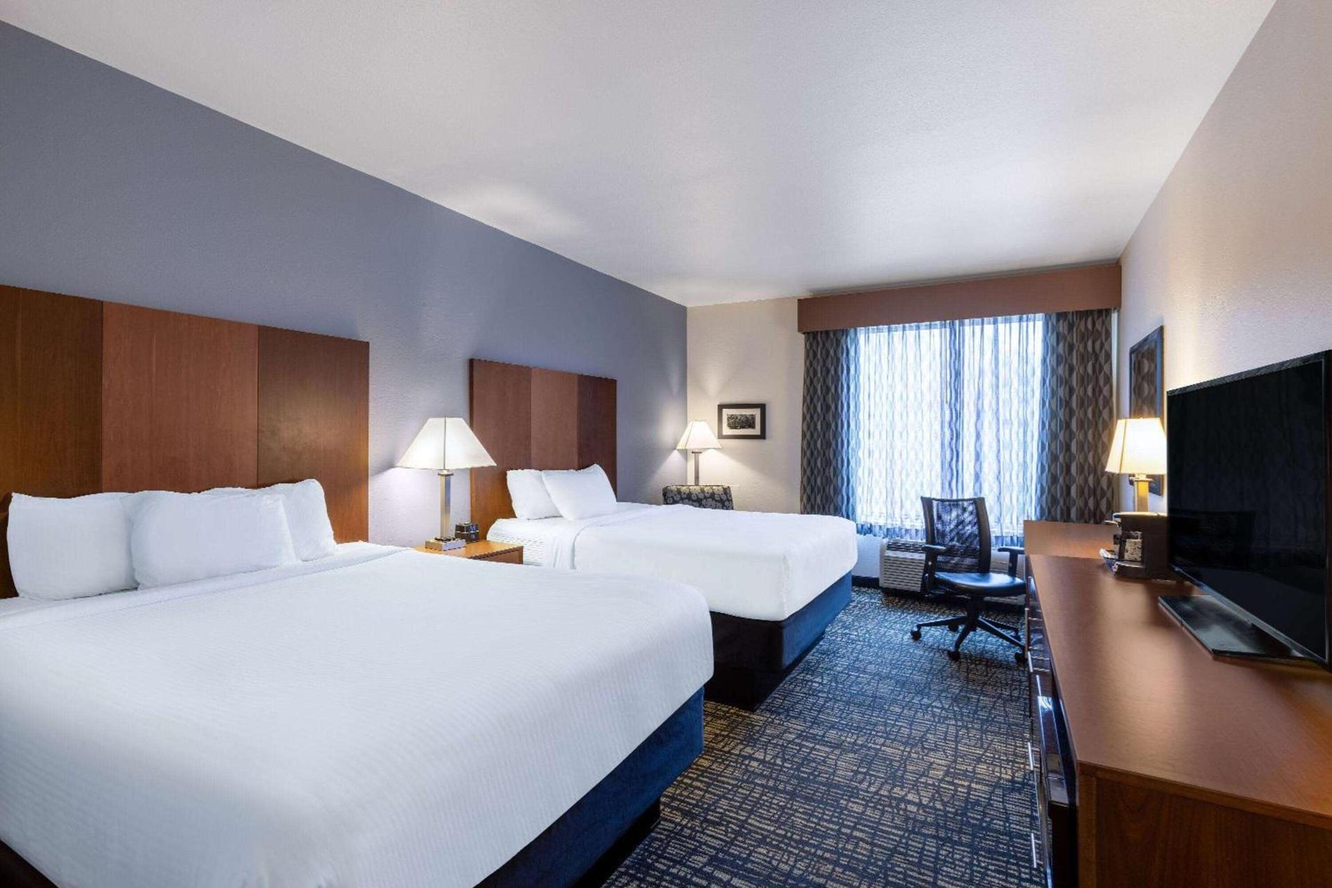 La Quinta by Wyndham Morgantown photo 46