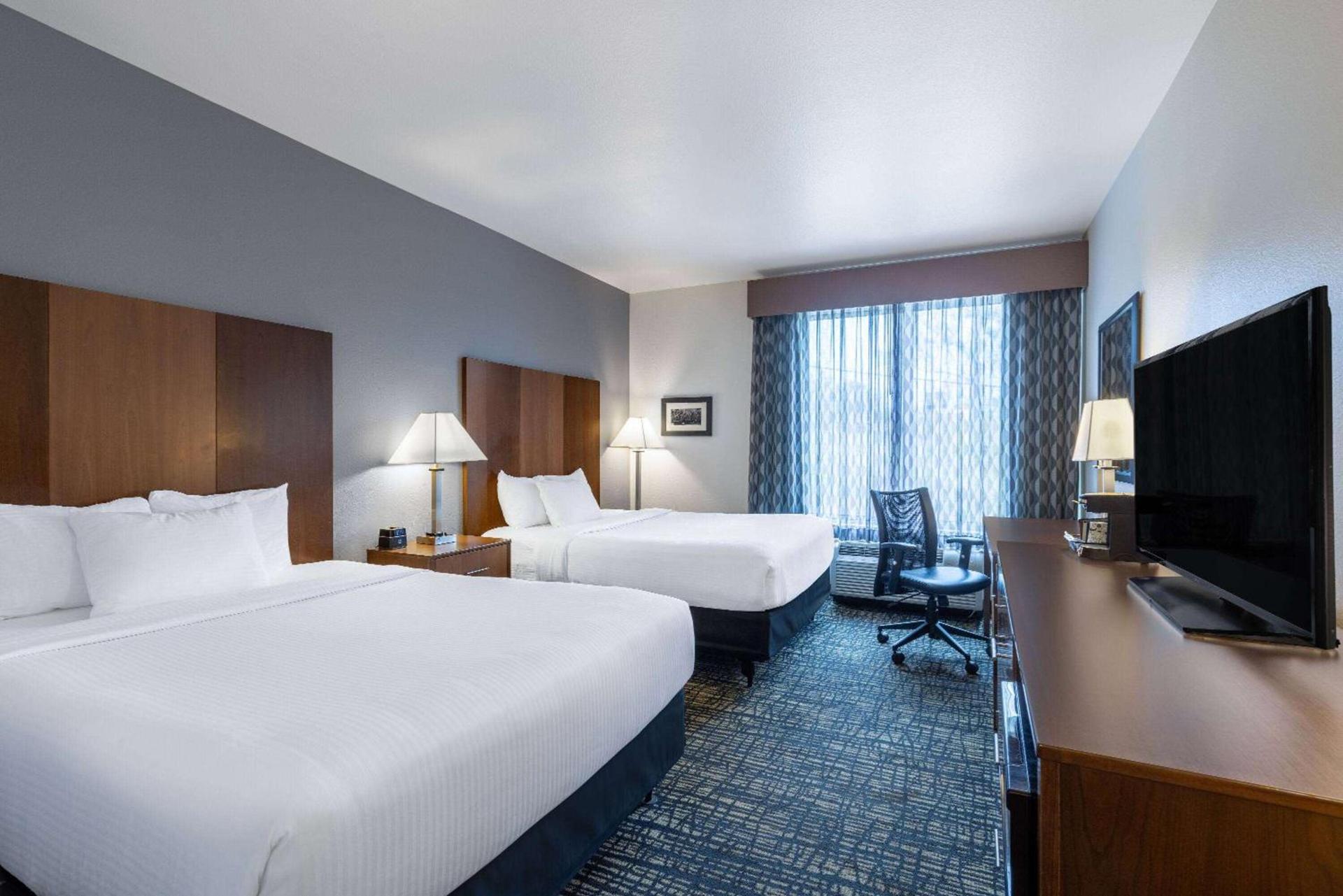 La Quinta by Wyndham Morgantown photo 47