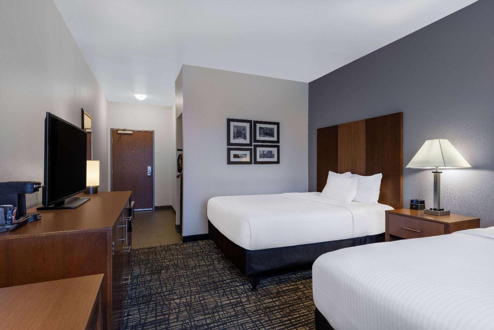 La Quinta by Wyndham Morgantown photo 48