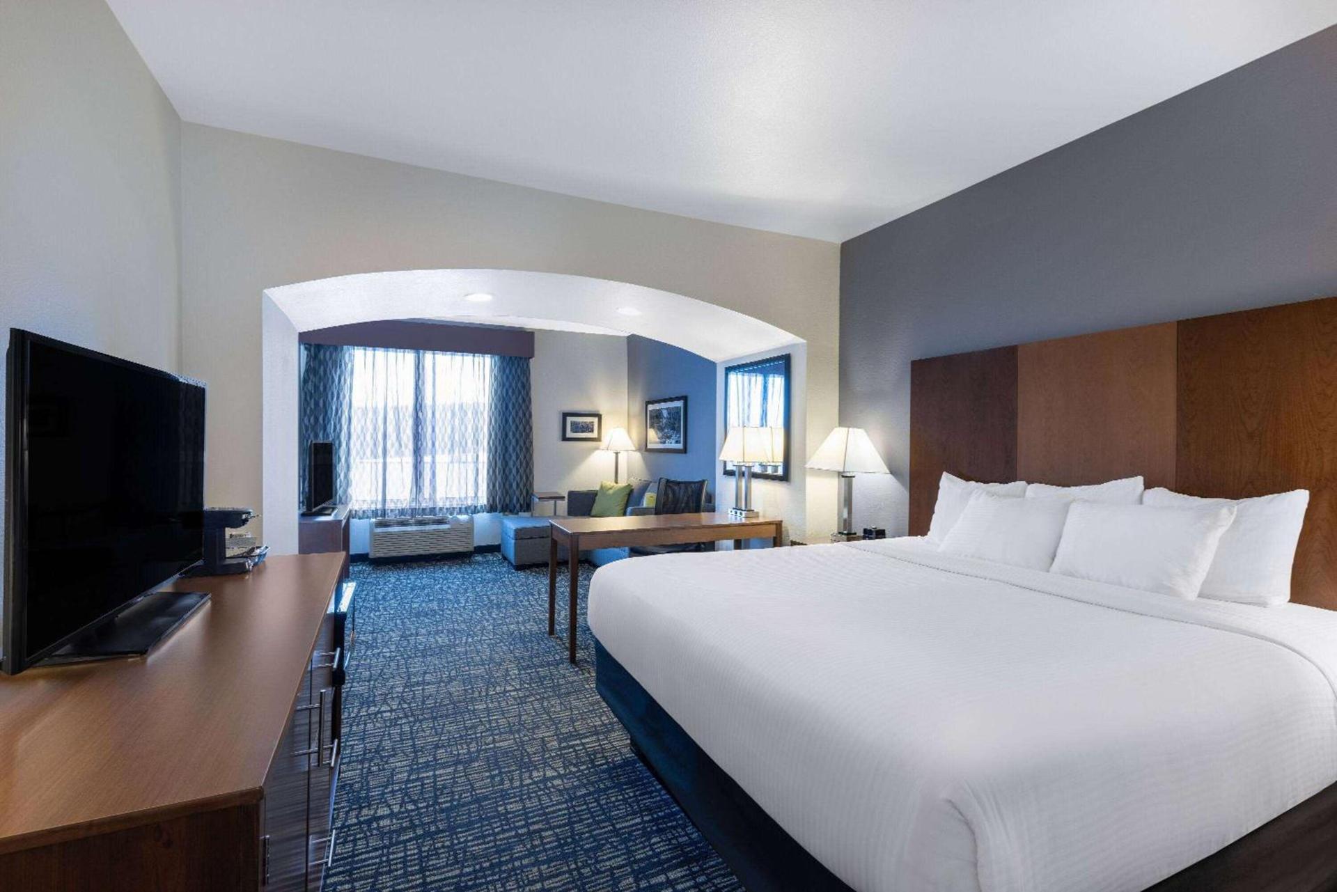La Quinta by Wyndham Morgantown photo 49
