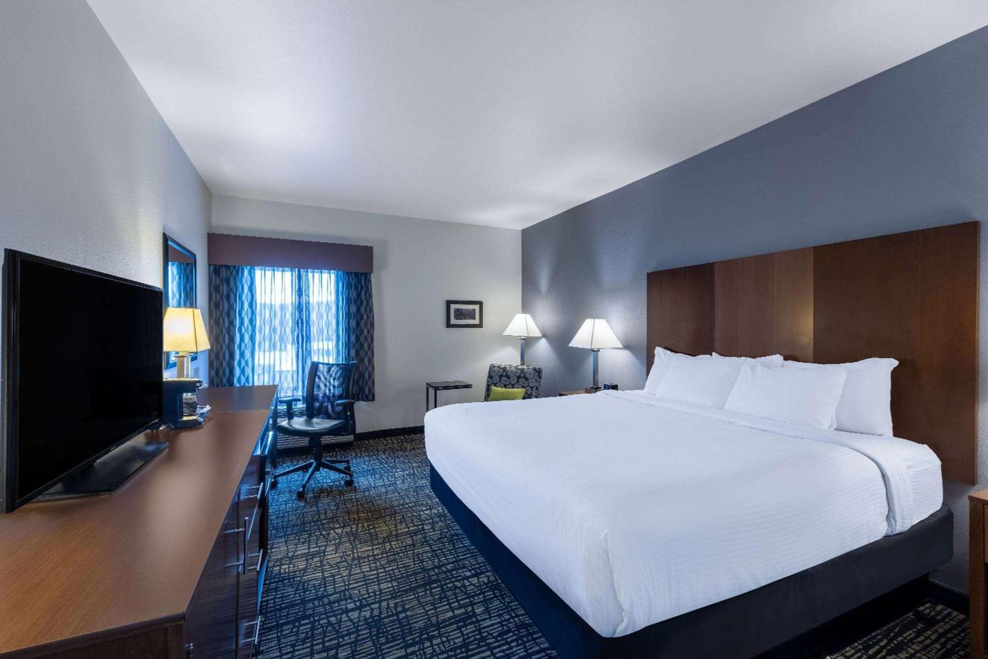 La Quinta by Wyndham Morgantown photo 51