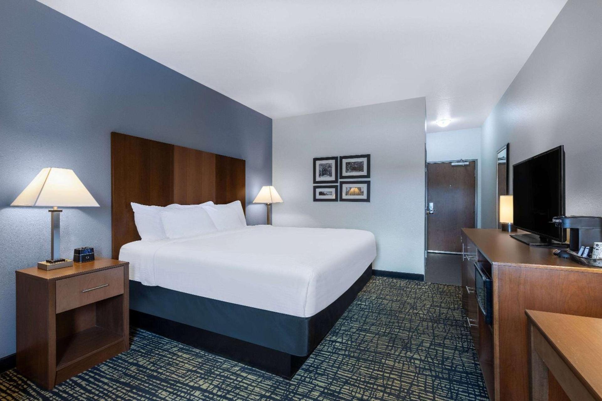 La Quinta by Wyndham Morgantown photo 52
