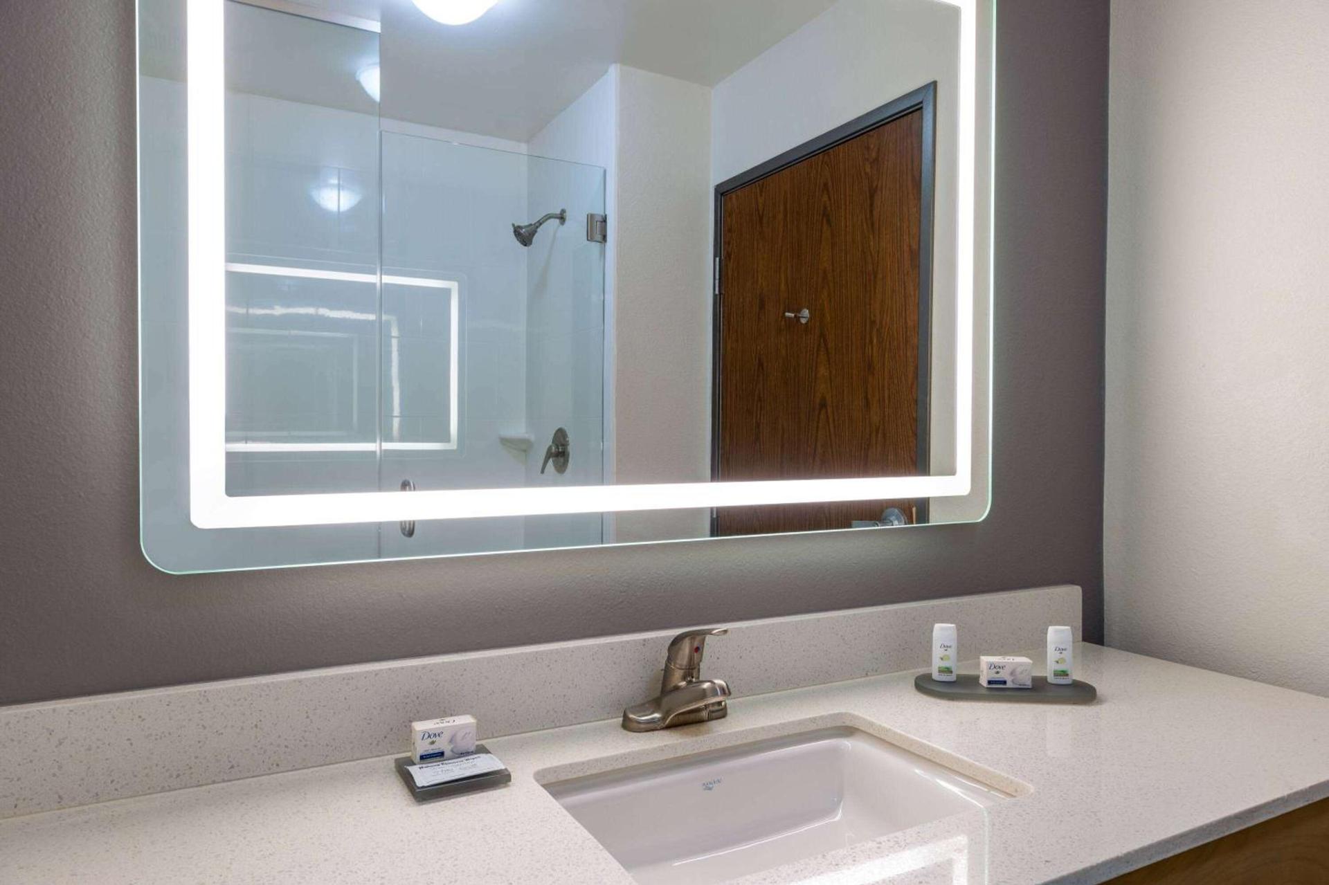 La Quinta by Wyndham Morgantown photo 53