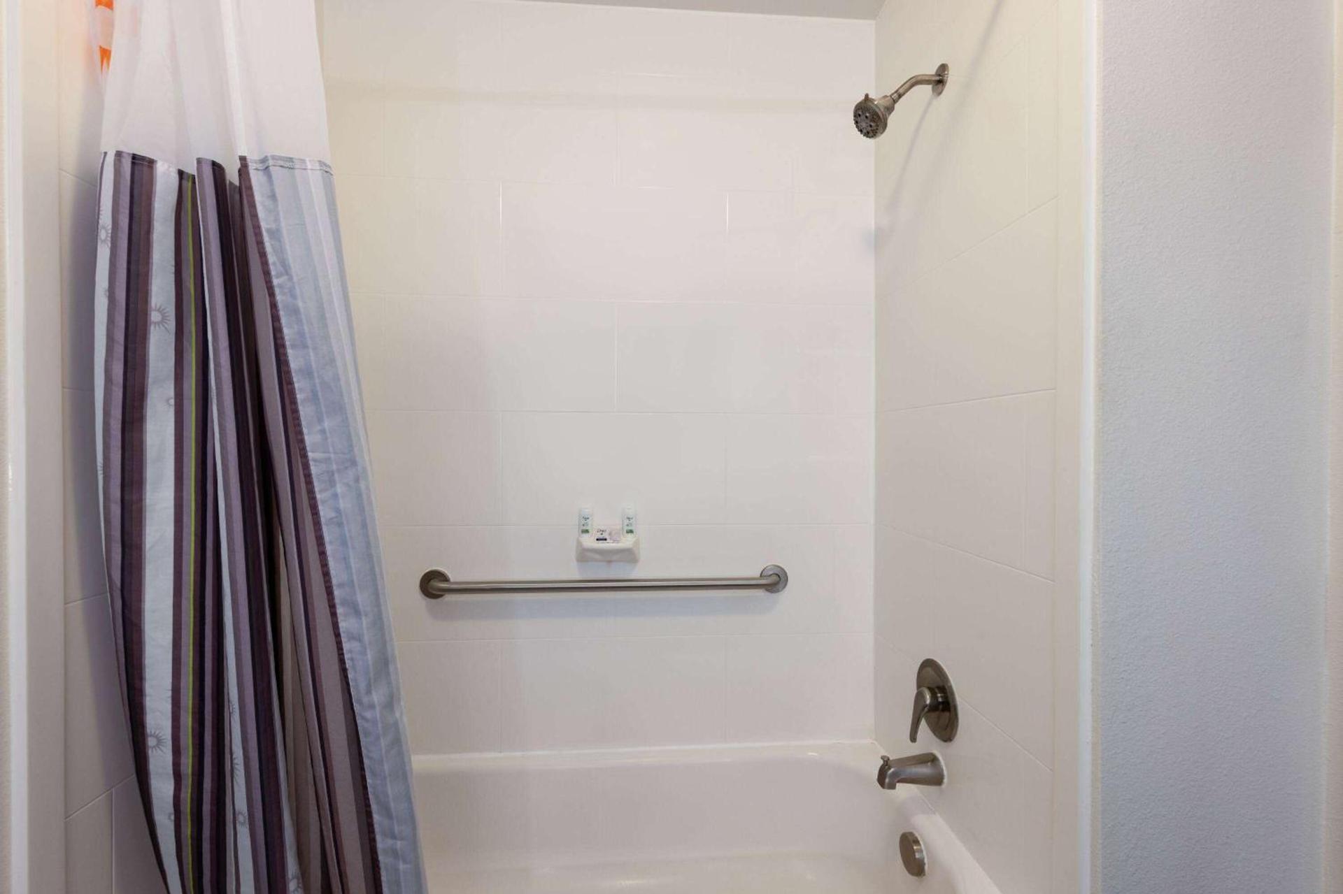 La Quinta by Wyndham Morgantown photo 54