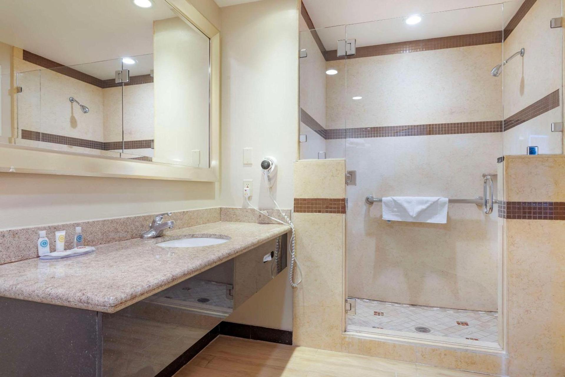 Comfort Suites Oceanside Camp Pendleton Area photo 10