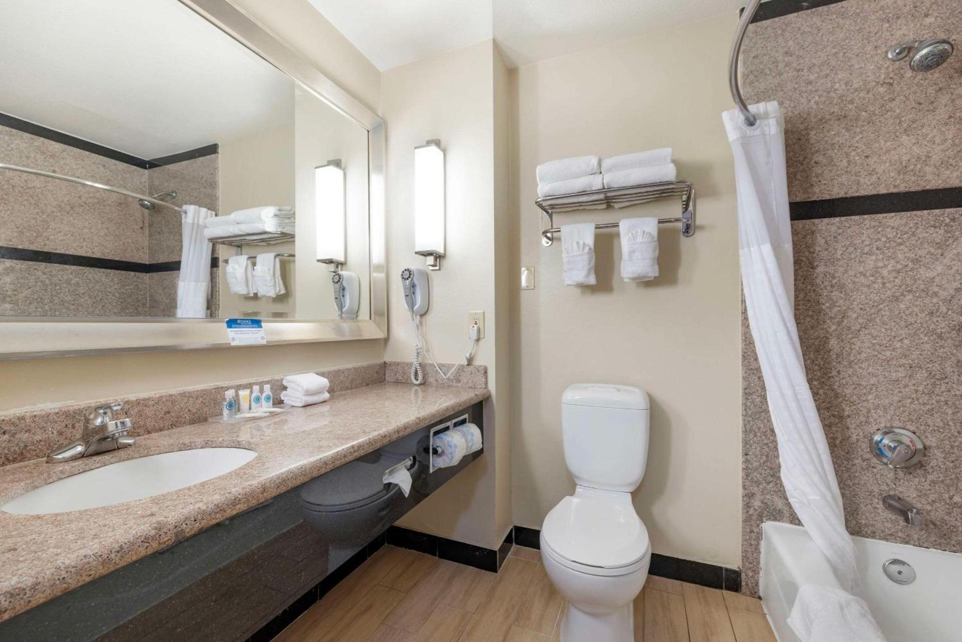 Comfort Suites Oceanside Camp Pendleton Area photo 13