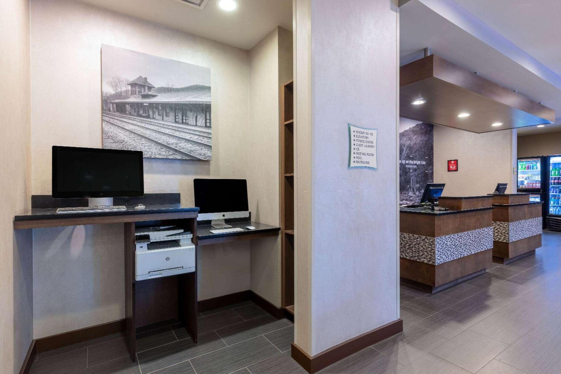 La Quinta by Wyndham Morgantown photo 70