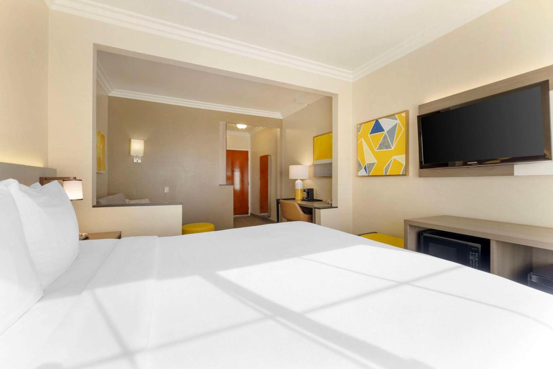 Comfort Suites Oceanside Camp Pendleton Area photo 16