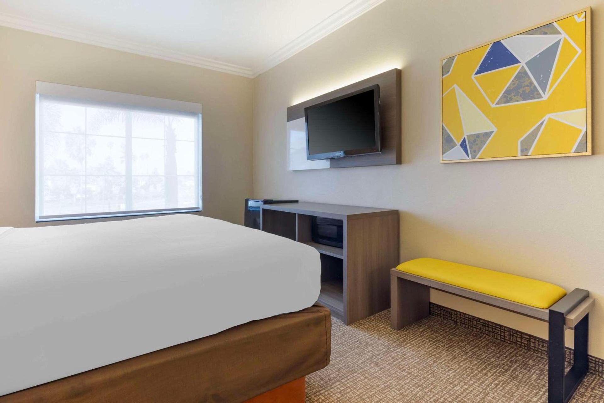 Comfort Suites Oceanside Camp Pendleton Area photo 21
