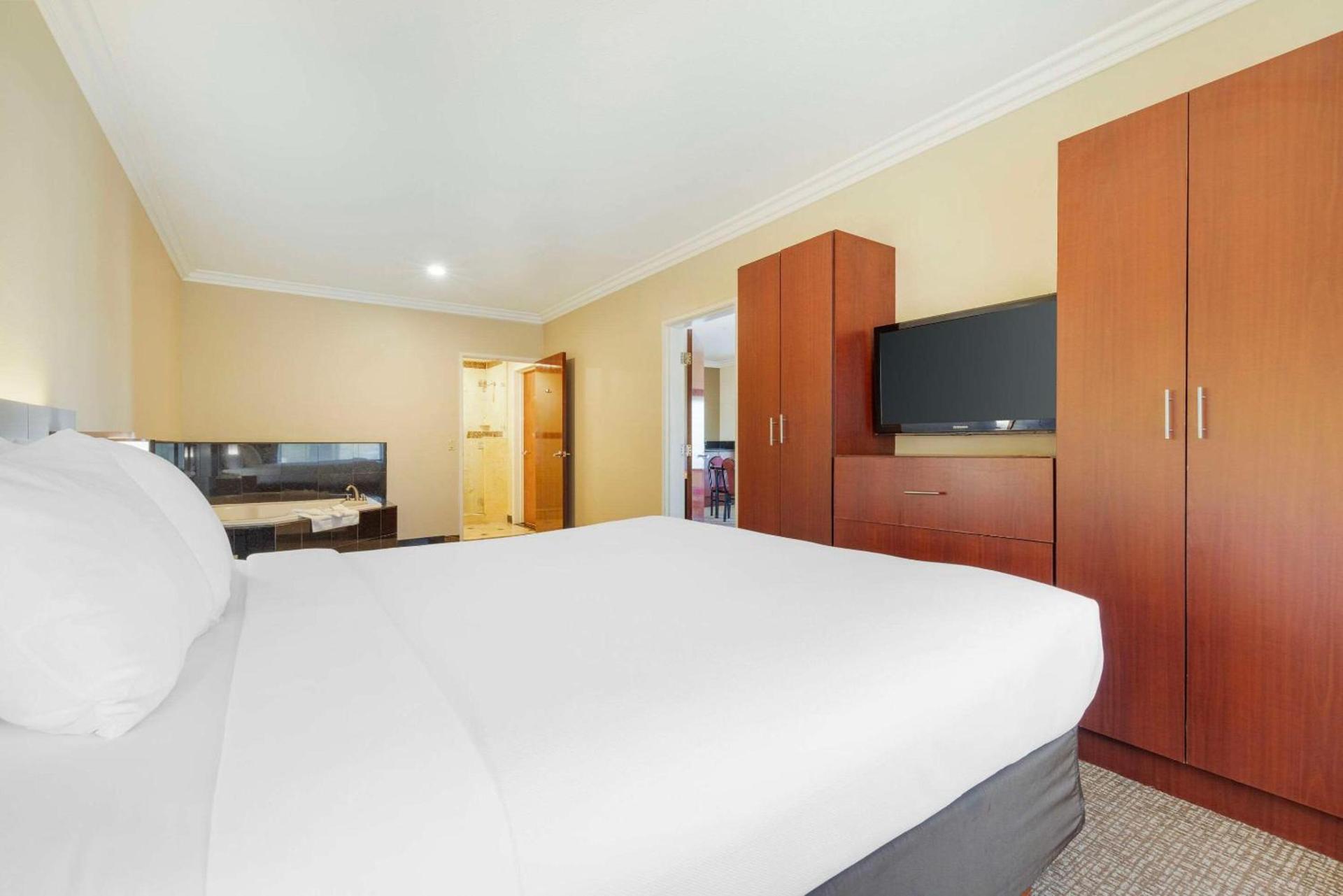 Comfort Suites Oceanside Camp Pendleton Area photo 31