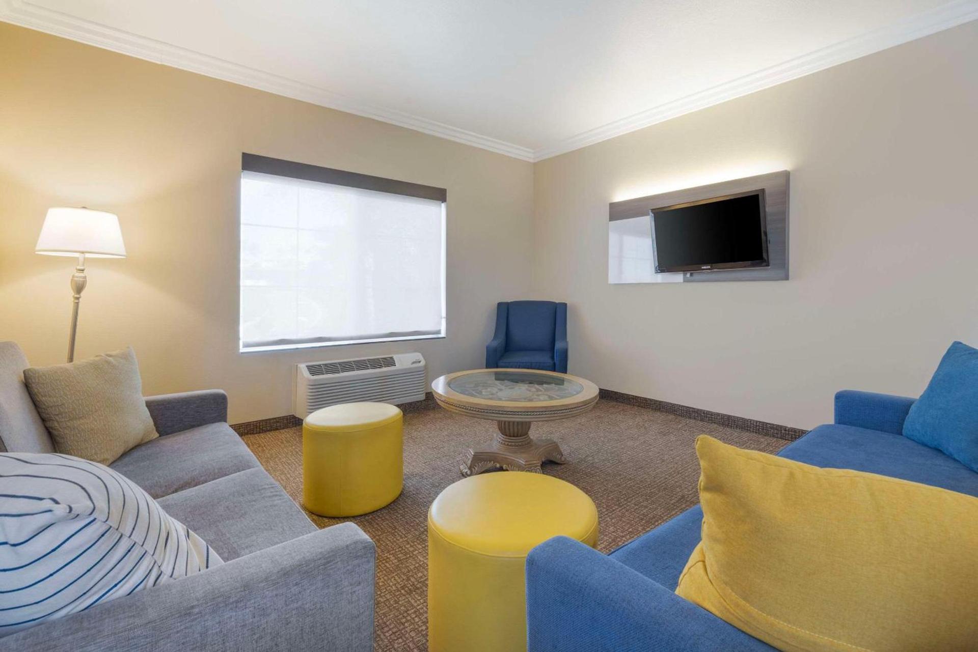 Comfort Suites Oceanside Camp Pendleton Area photo 34