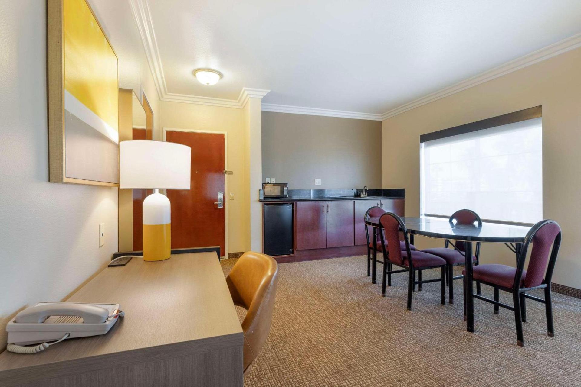 Comfort Suites Oceanside Camp Pendleton Area photo 35