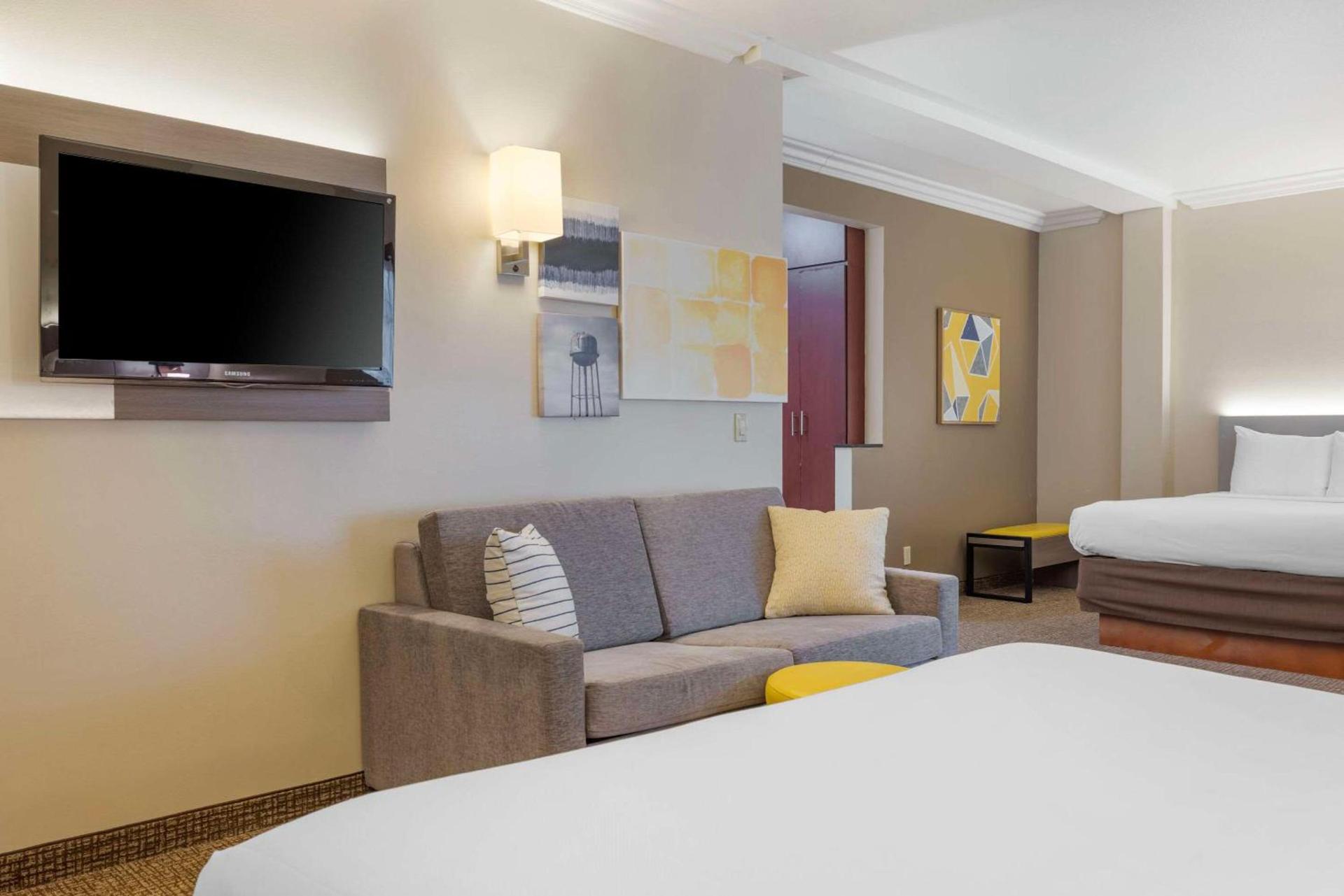 Comfort Suites Oceanside Camp Pendleton Area photo 39