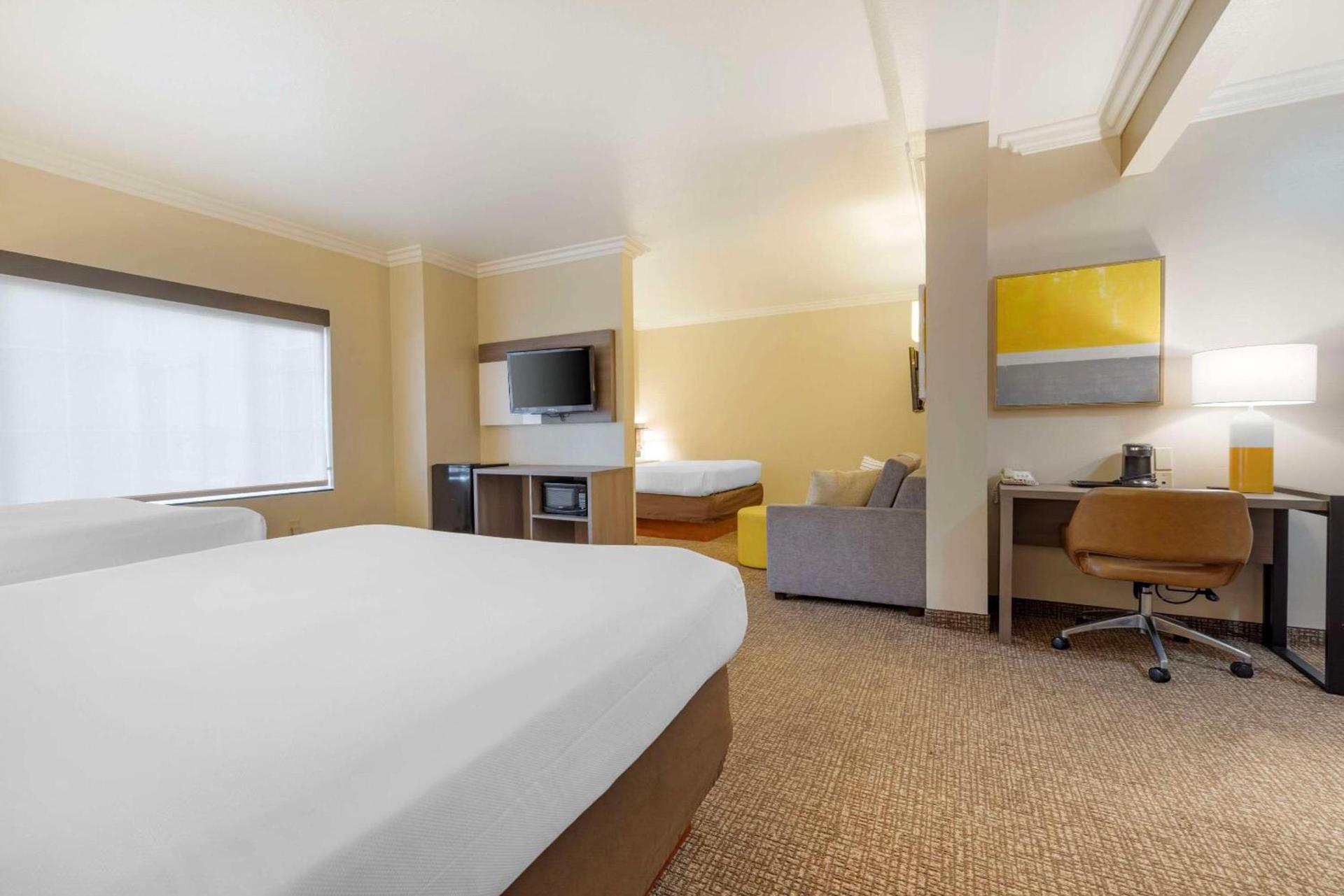 Comfort Suites Oceanside Camp Pendleton Area photo 40