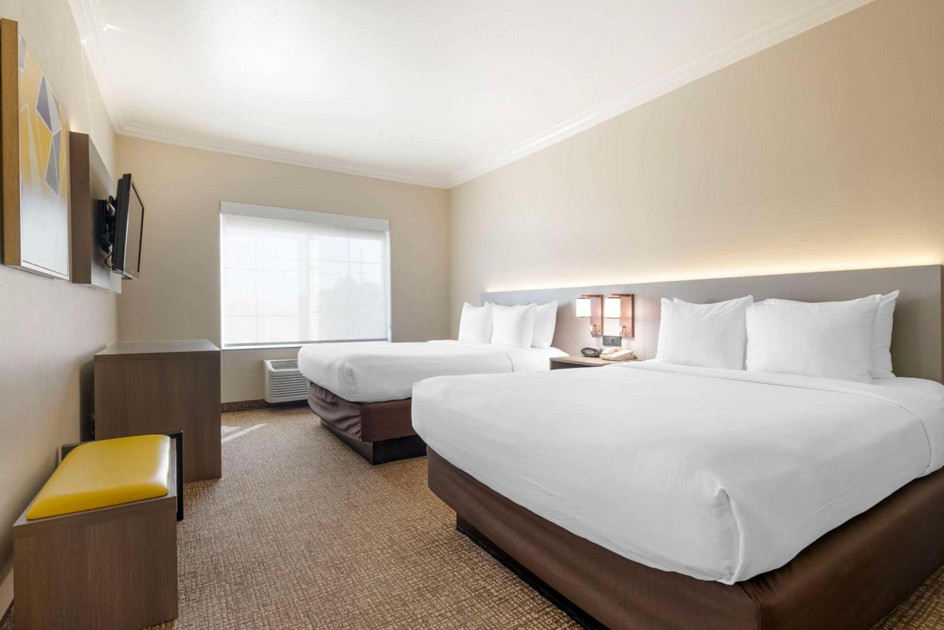 Comfort Suites Oceanside Camp Pendleton Area photo 44