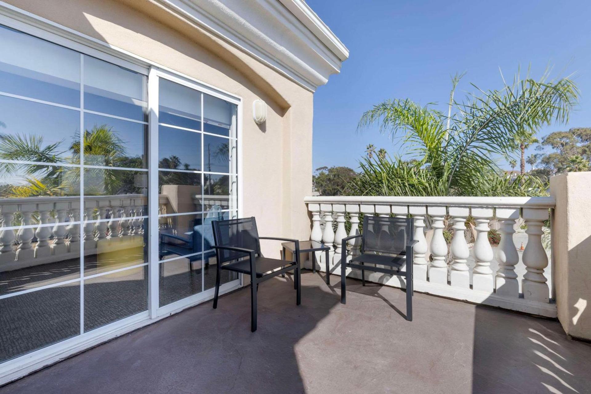Comfort Suites Oceanside Camp Pendleton Area photo 45