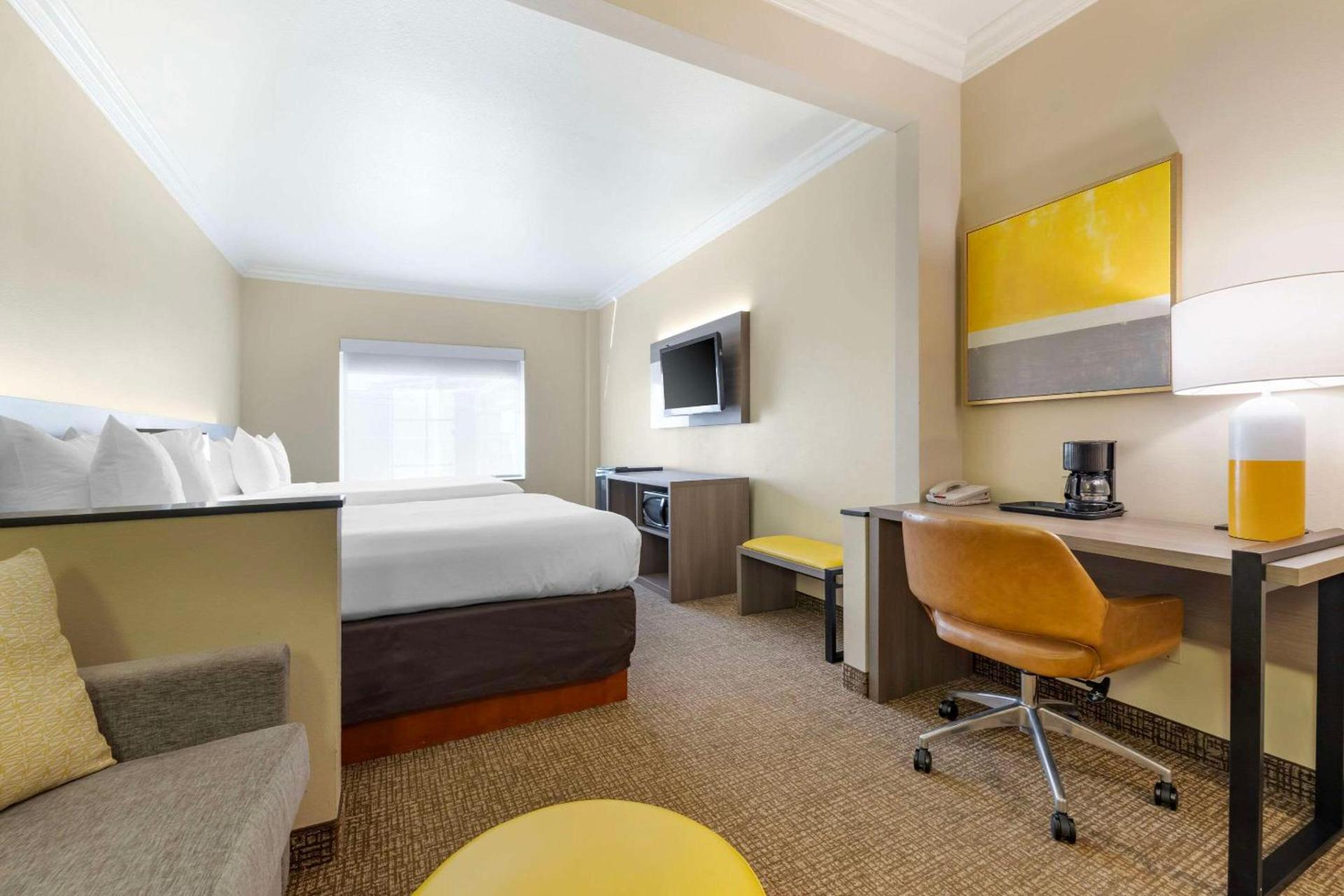 Comfort Suites Oceanside Camp Pendleton Area photo 46